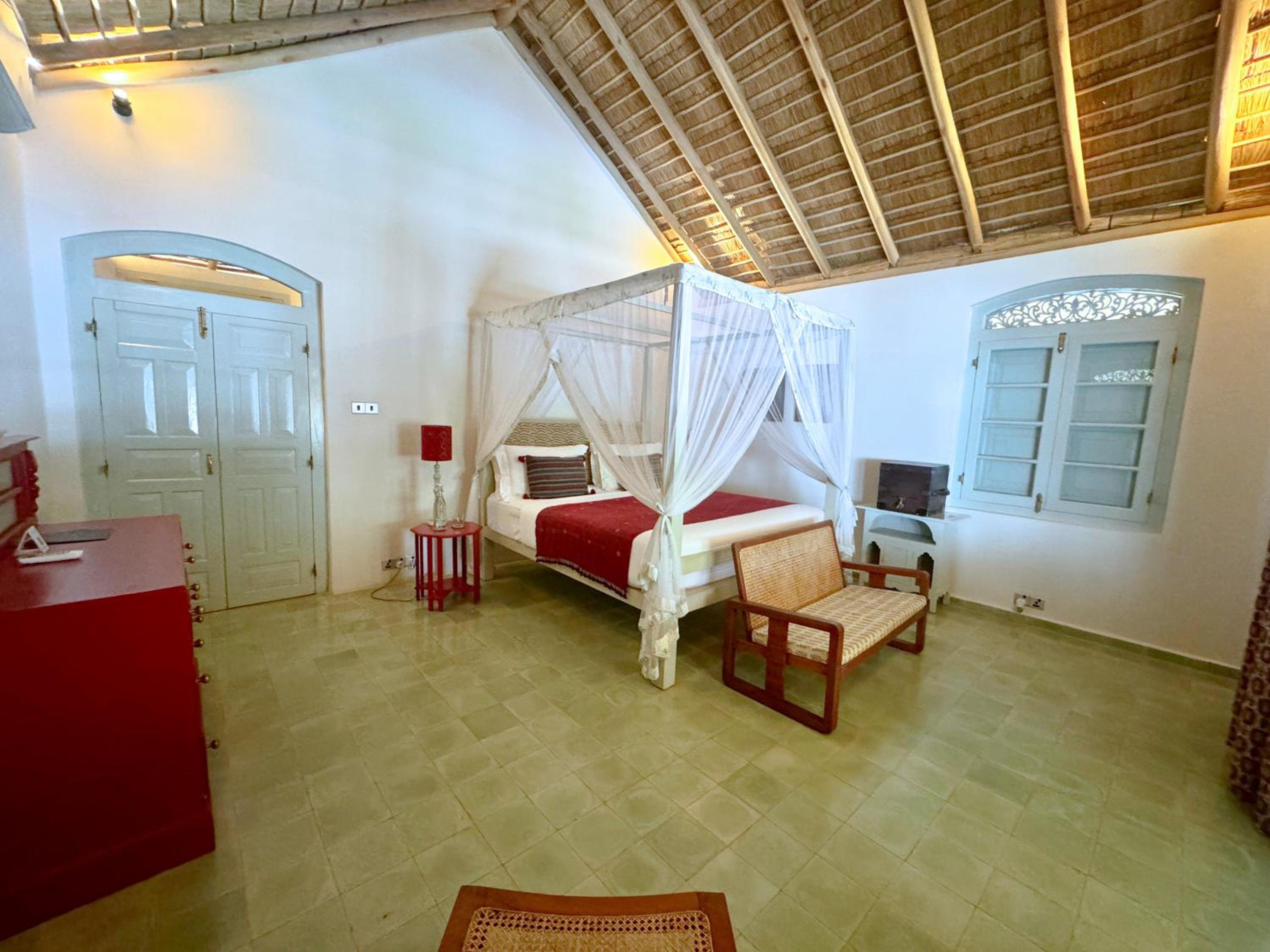 Deluxe Room with Balcony - Photo 13