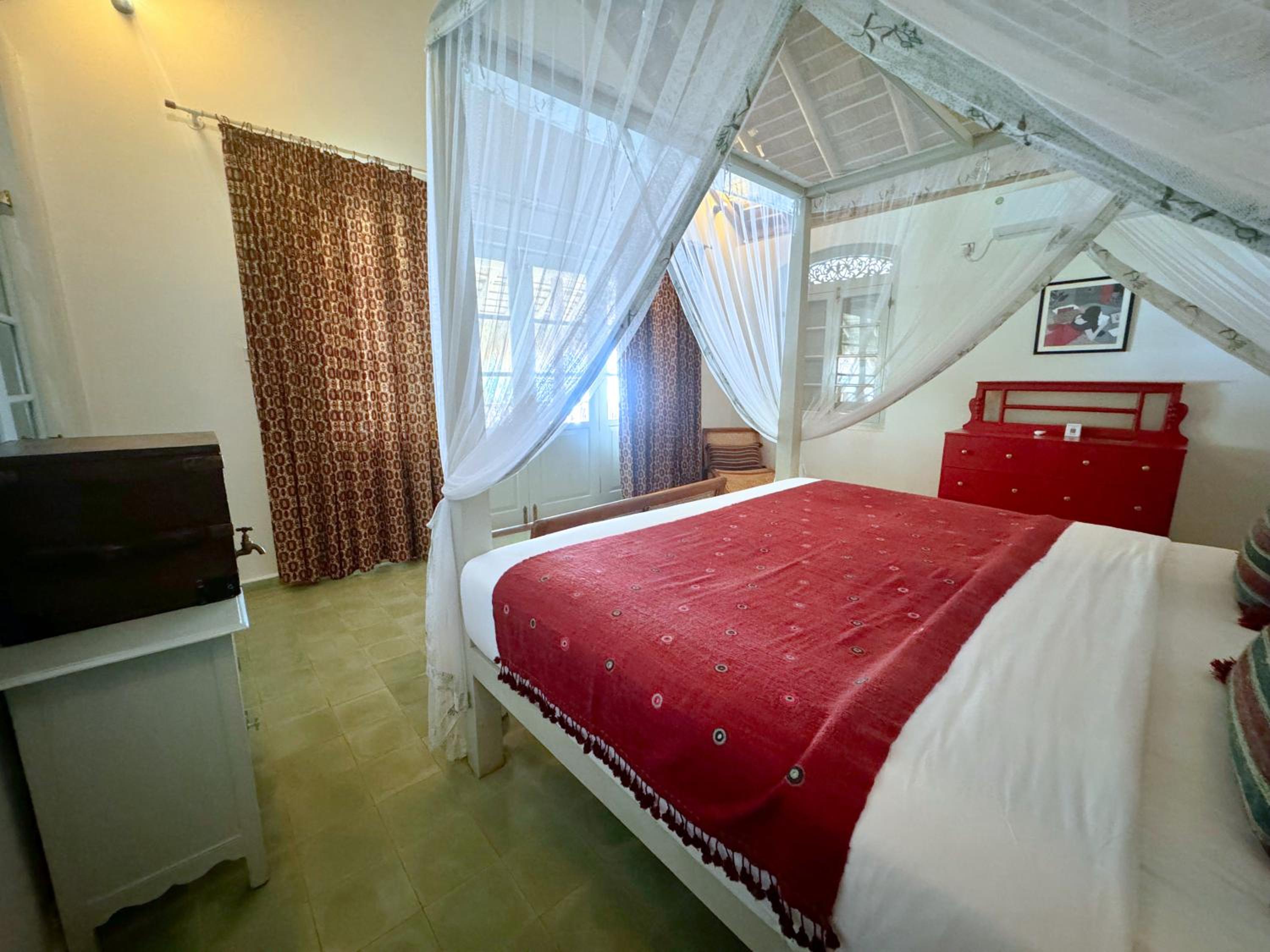 Deluxe Room with Balcony - Photo 3