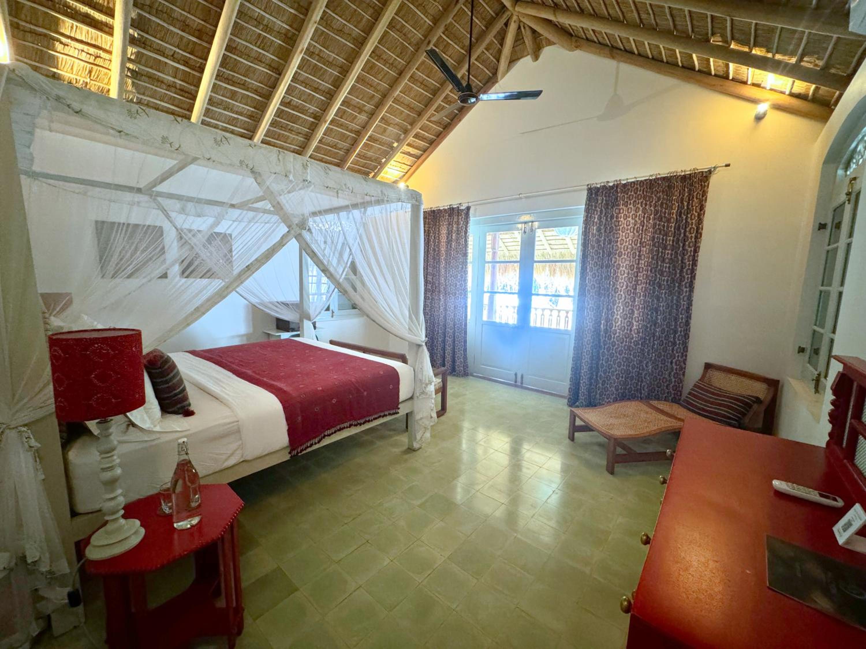 Deluxe Room with Balcony - Photo 5