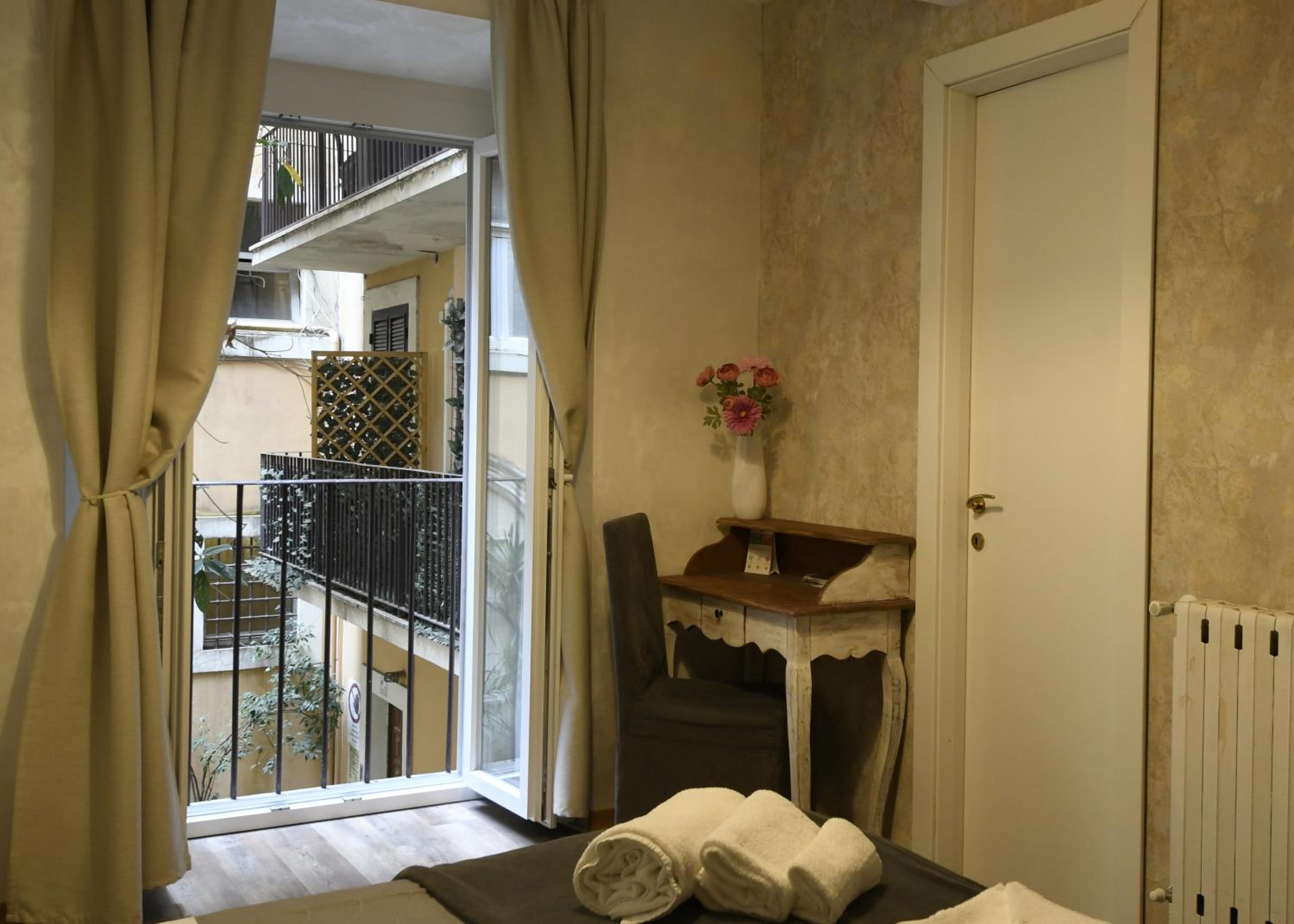 Standard Double Room photo 3