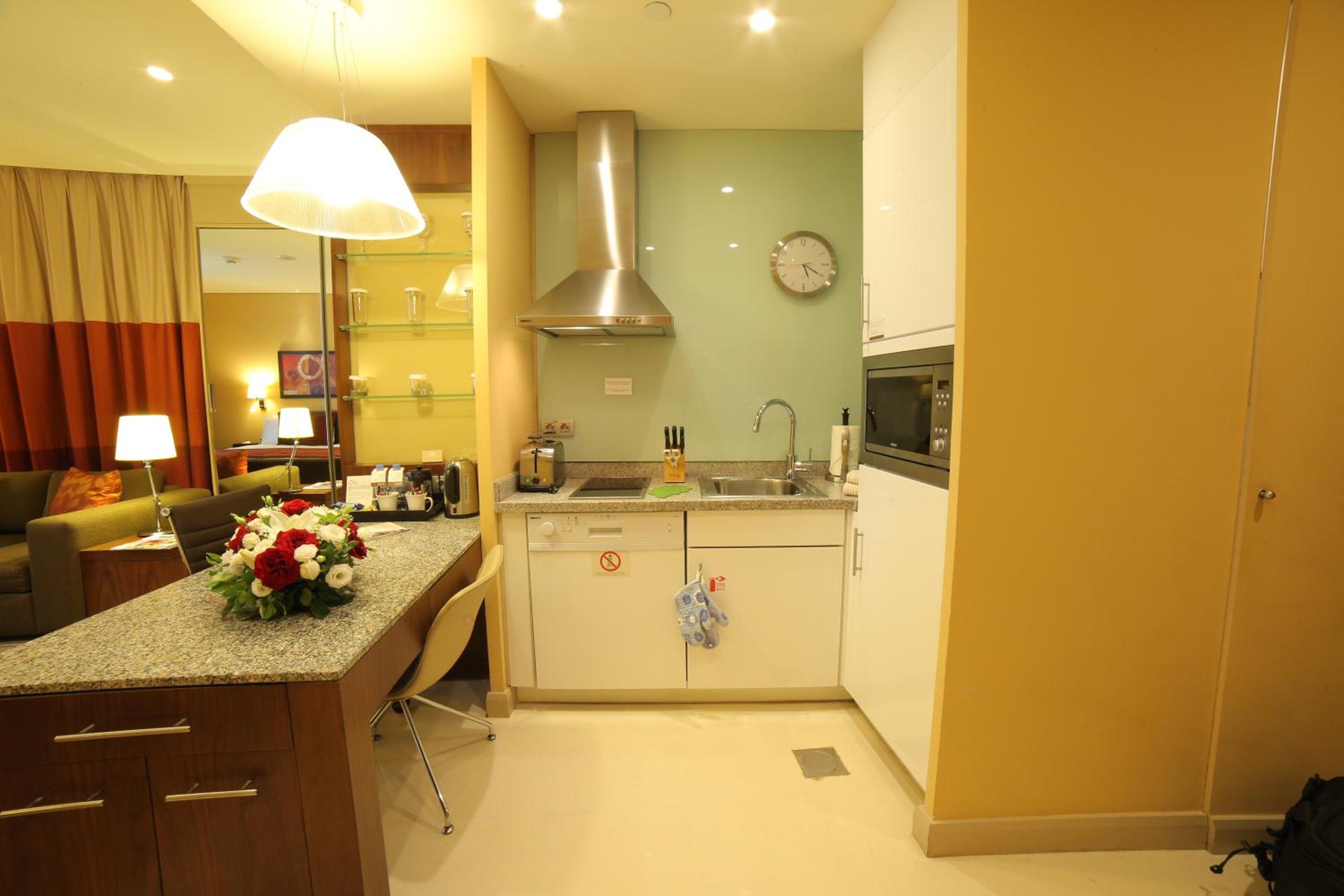 Studio King Suite with City View - Photo 7
