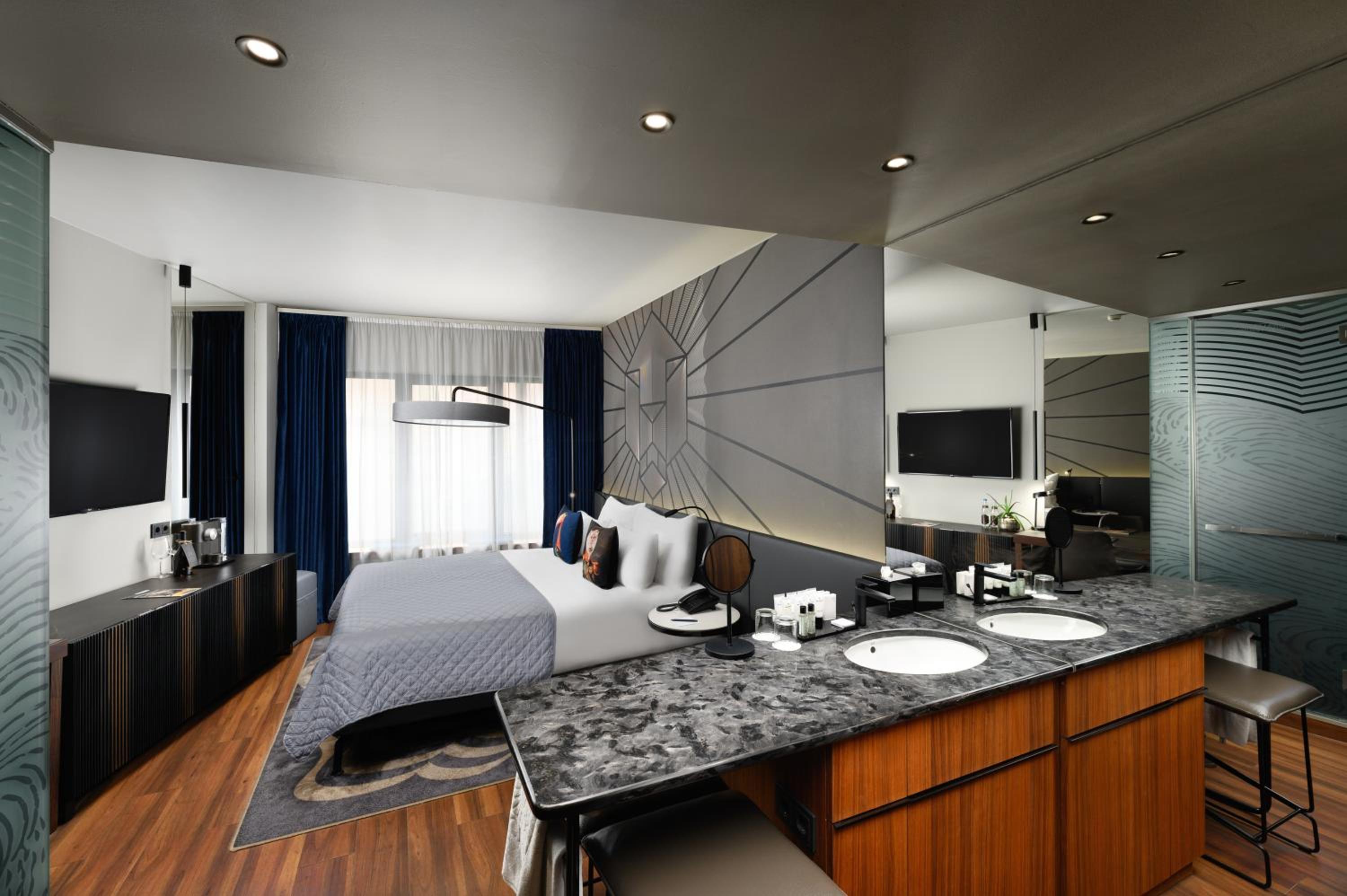 Double Courtyard Room