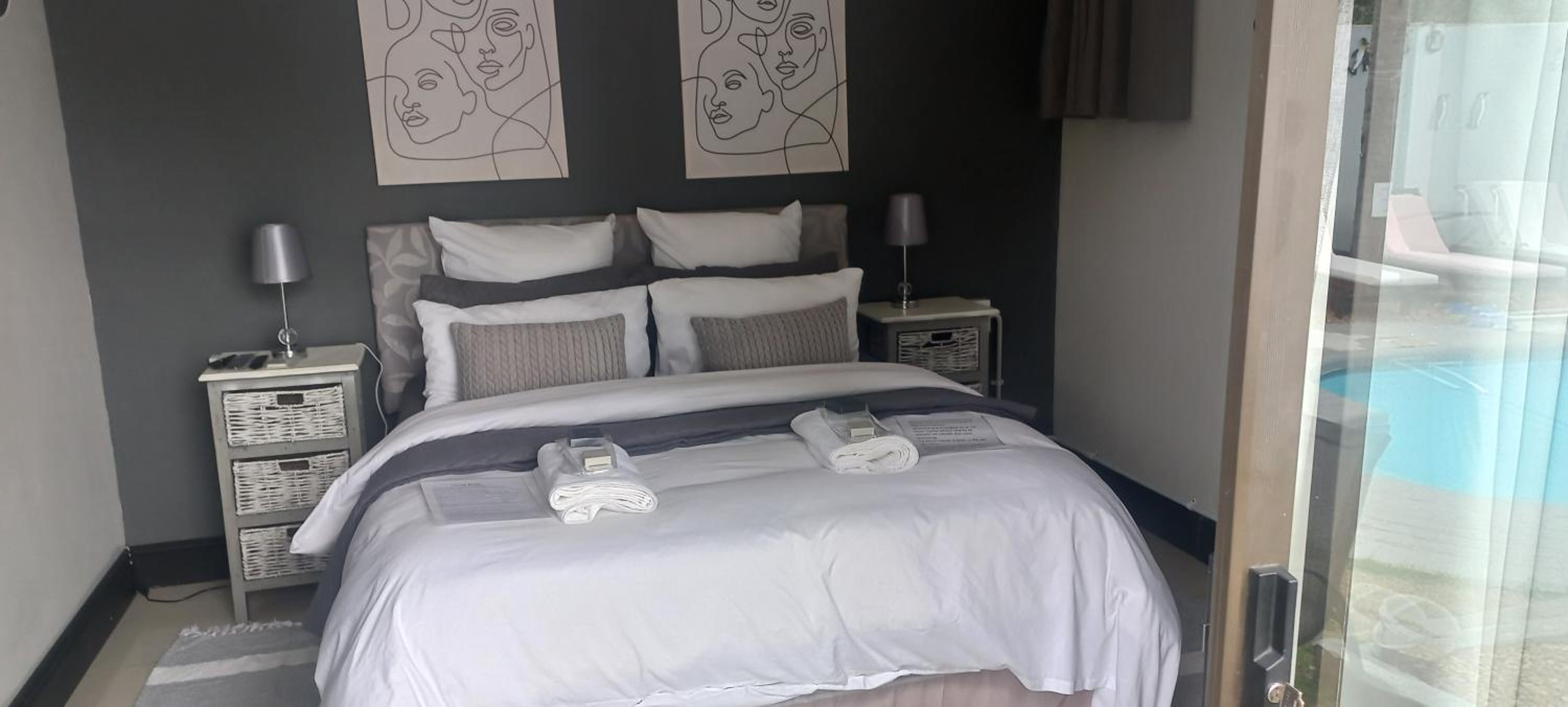 Deluxe Double Room with Shower photo 2