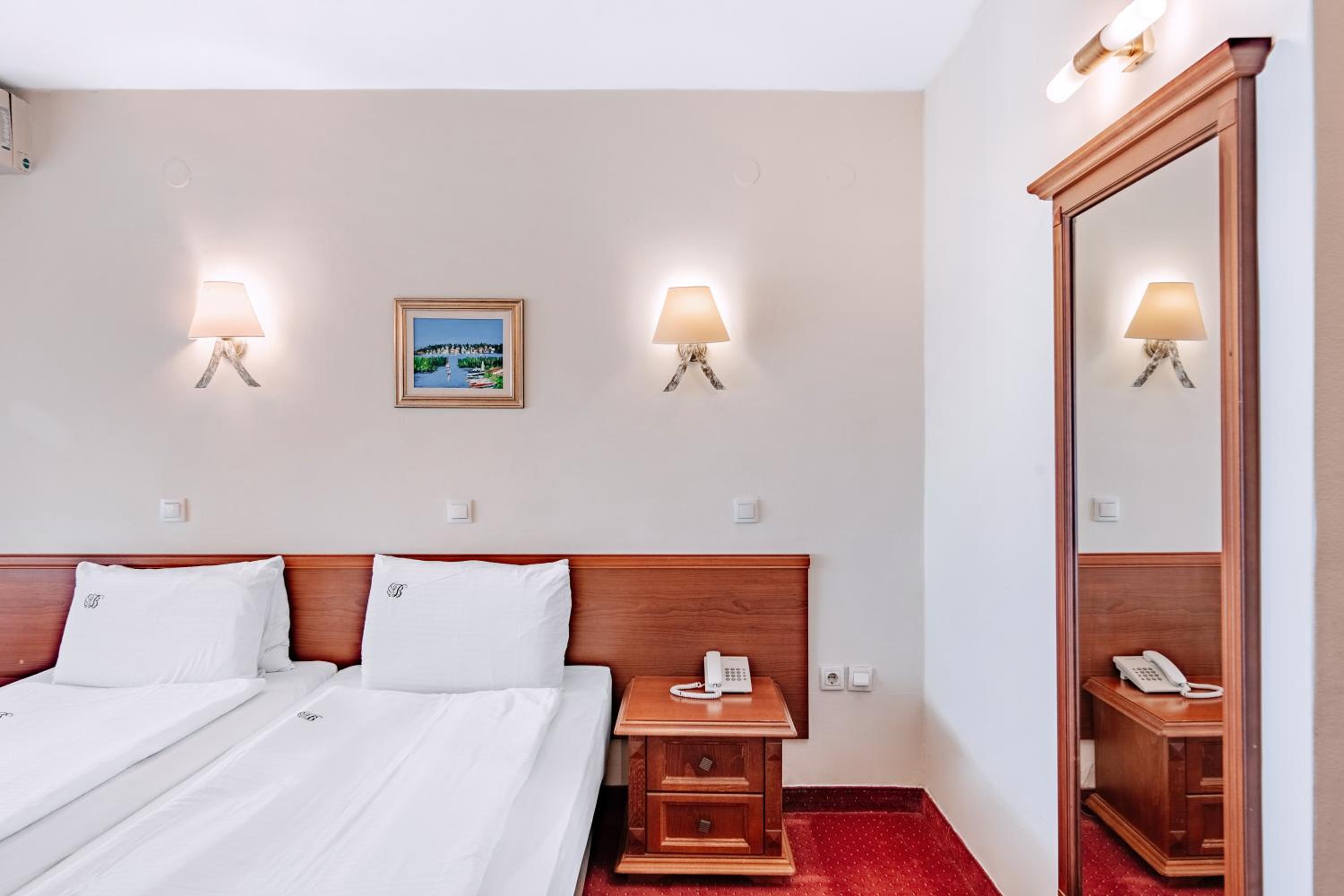 Double Room with Lake View - Photo 1