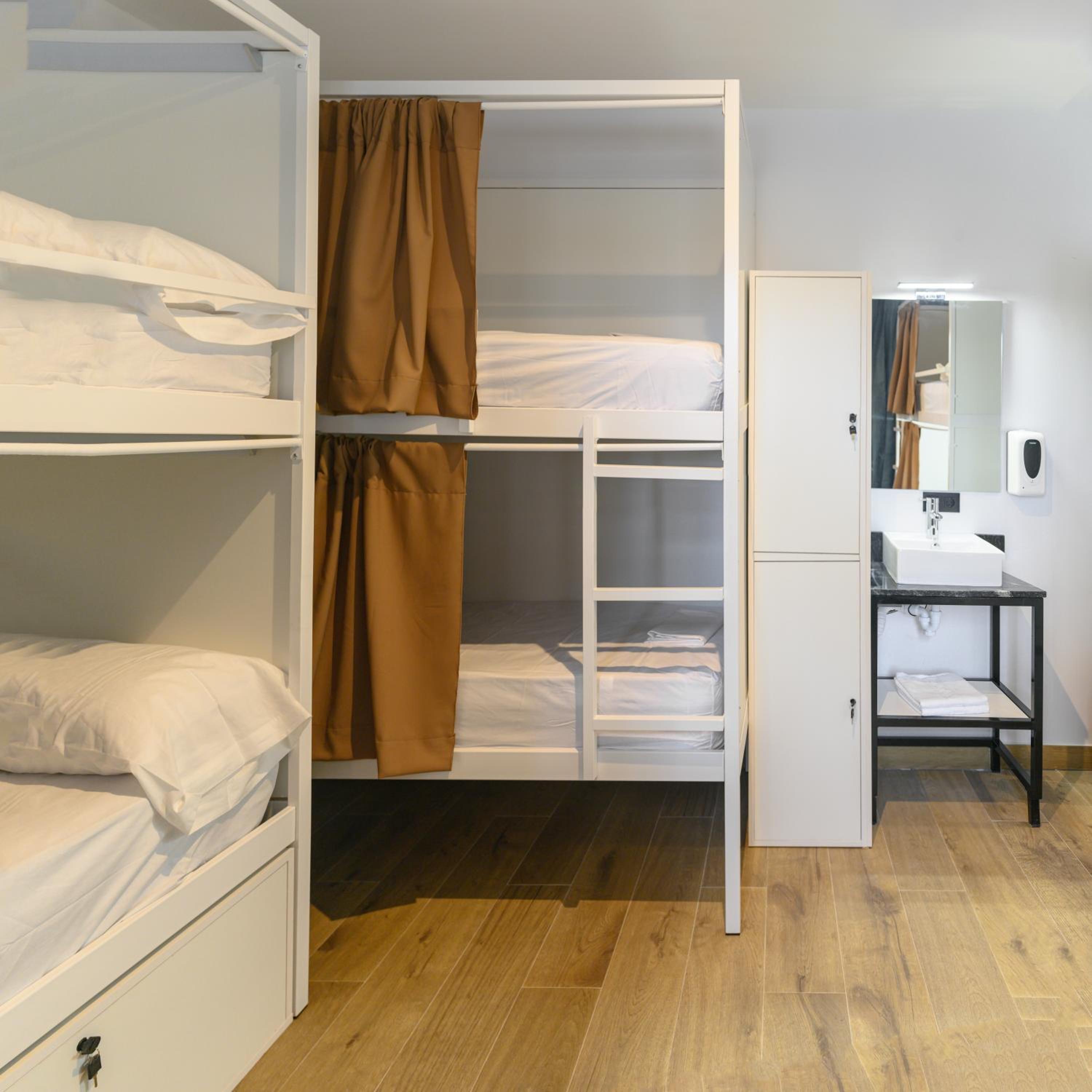 Cama en Habitación Compartida Mixta de 6 Camas