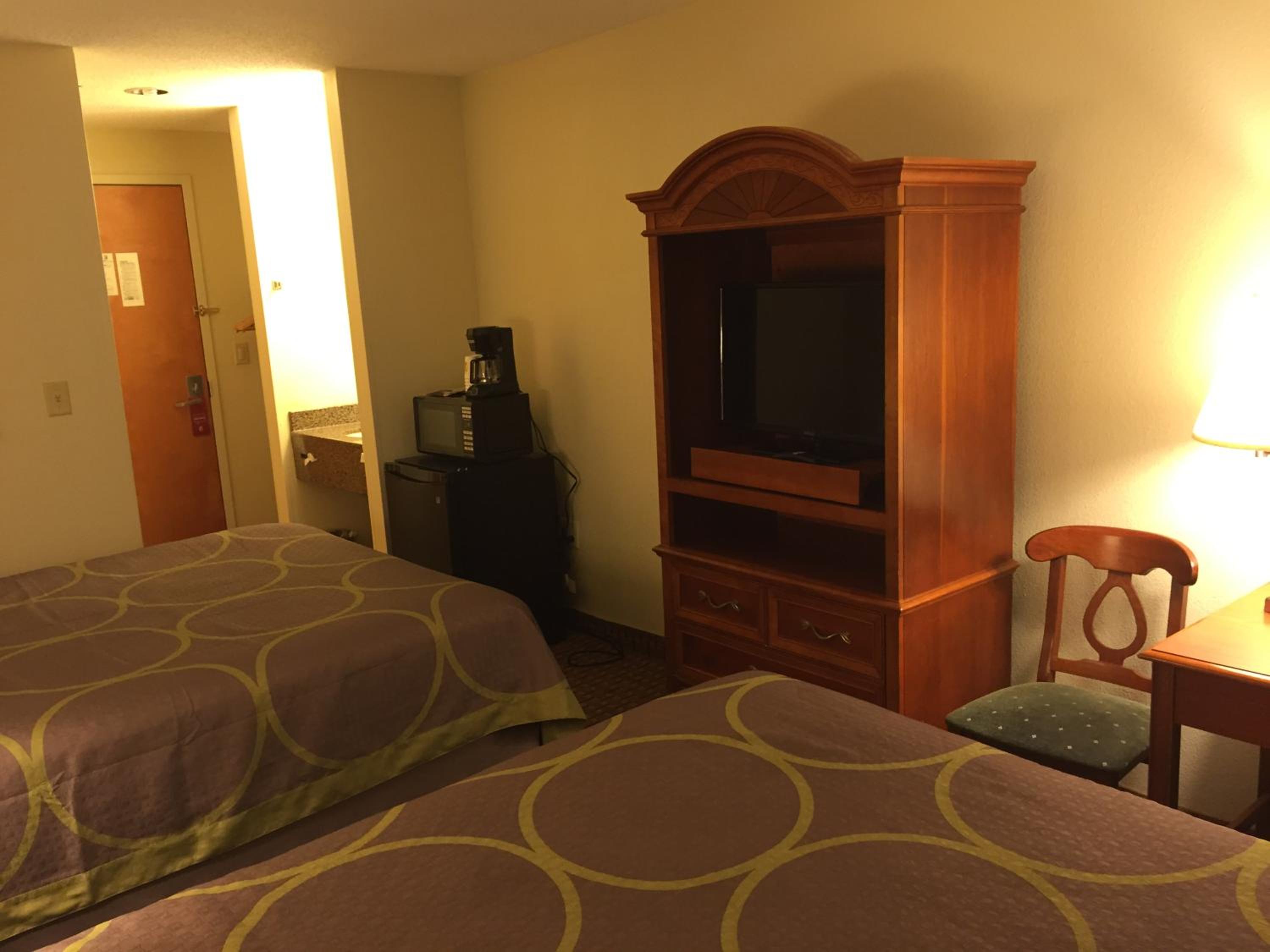 Double Room with Two Double Beds - Smoking - Photo 2