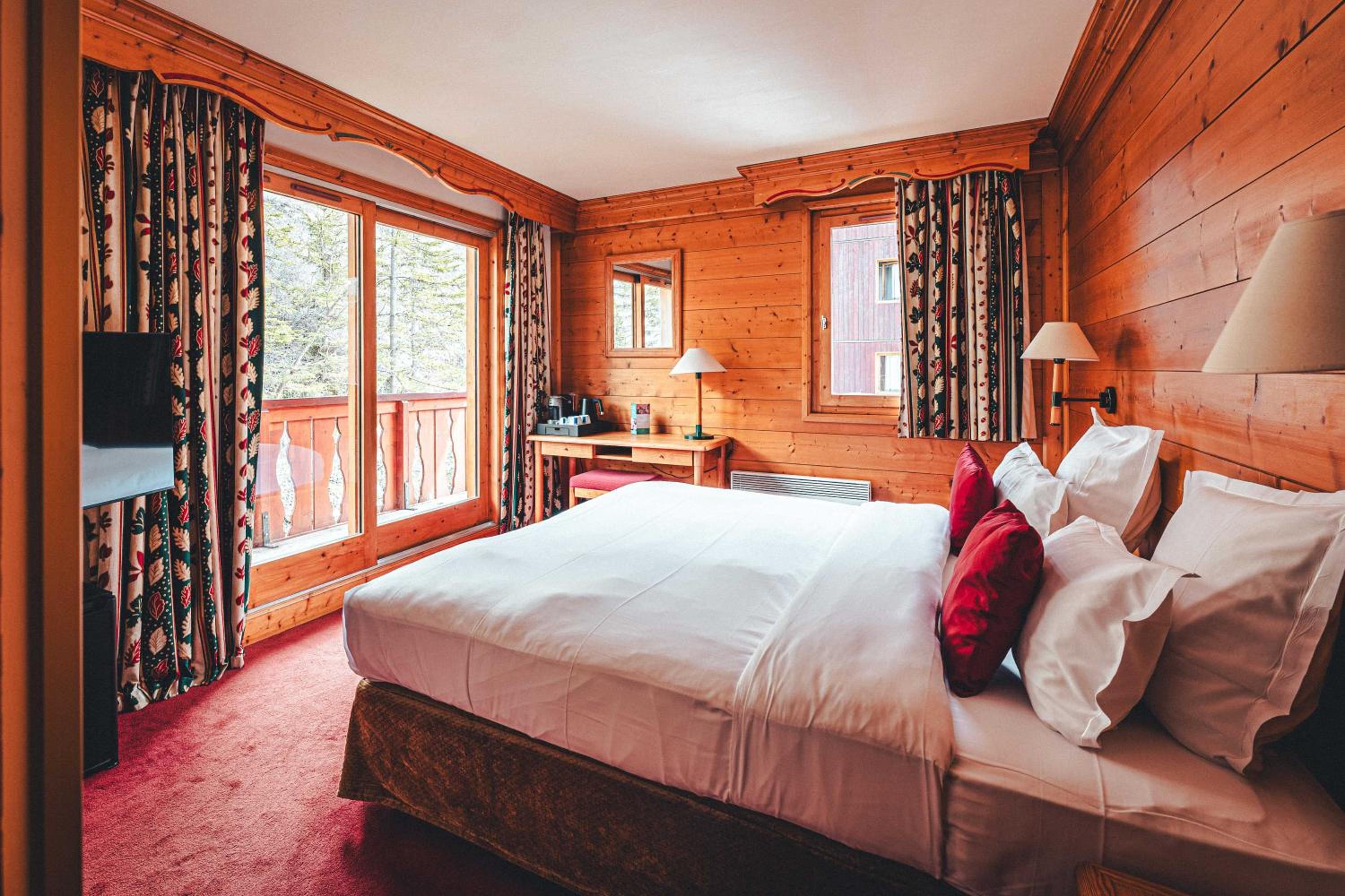 Standard Room with Mountain View