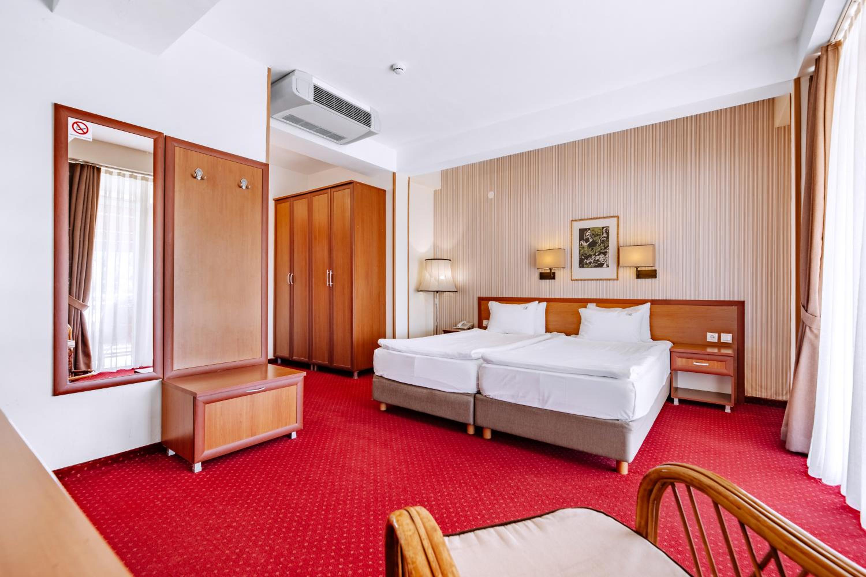 Double Room with Lake View - Photo 3