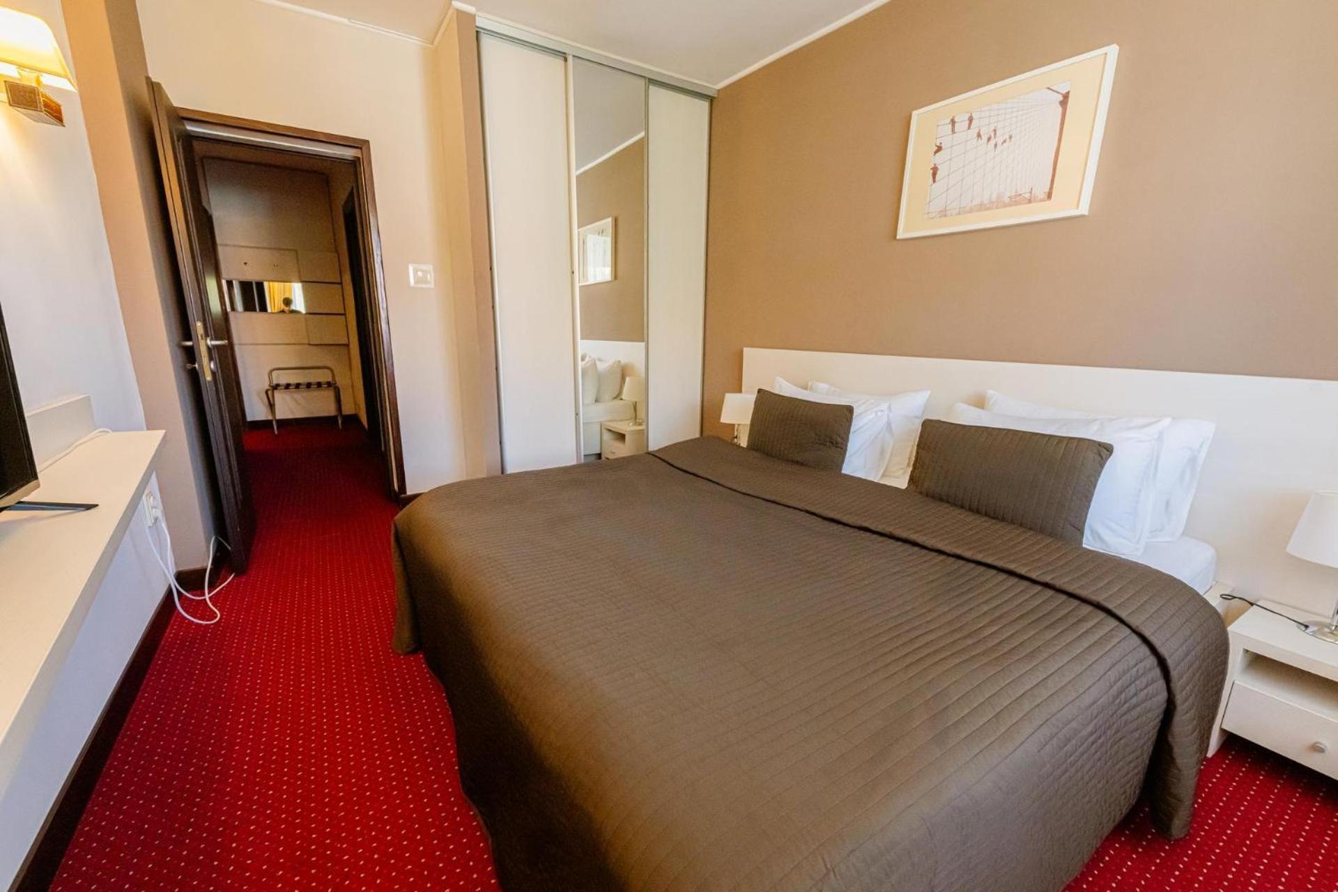 One-Bedroom Suite - Photo 1