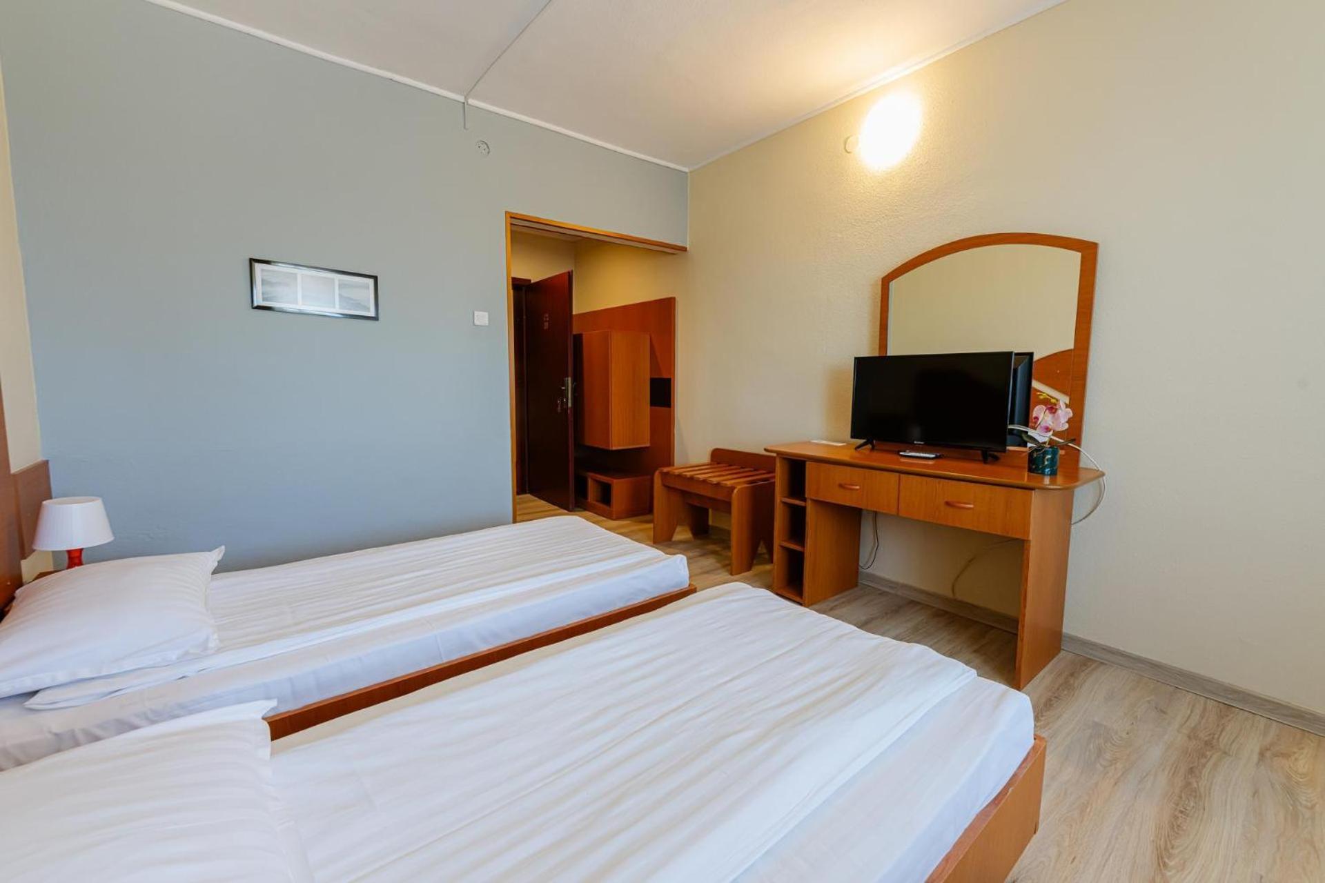 Standard Double or Twin Room photo 3