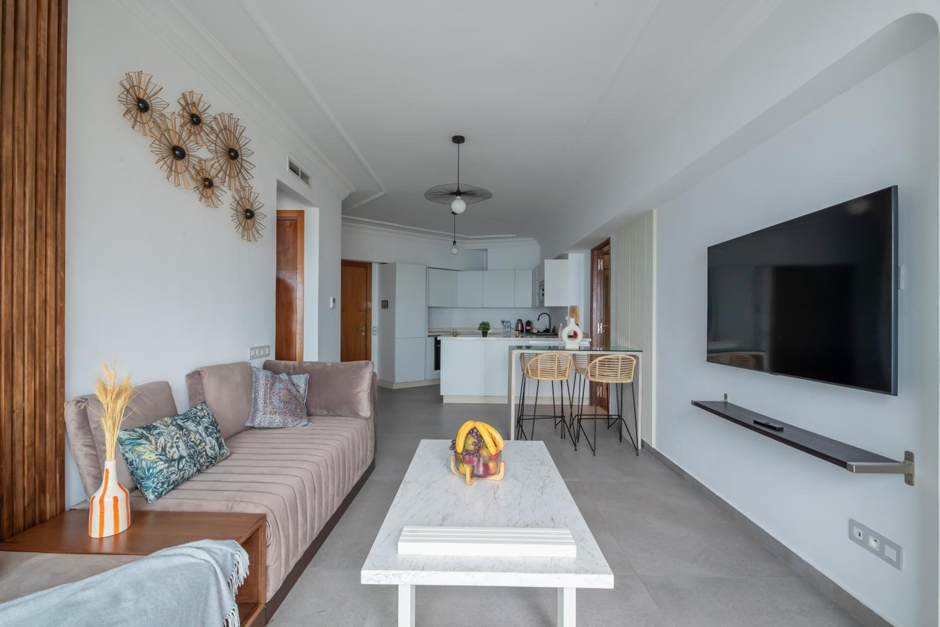 Two-Bedroom Apartment with Balcony and Sea View photo 3
