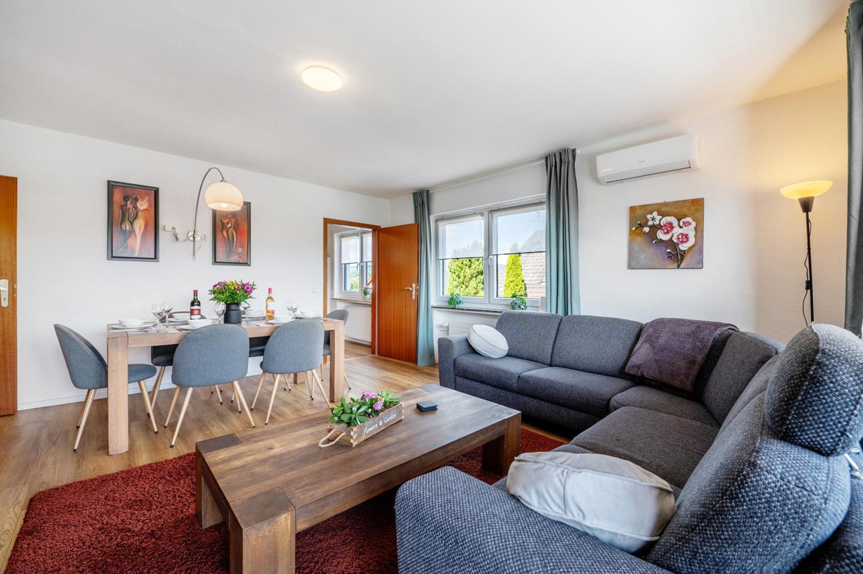 Three-Bedroom Premium Apartment with Balcony photo 1