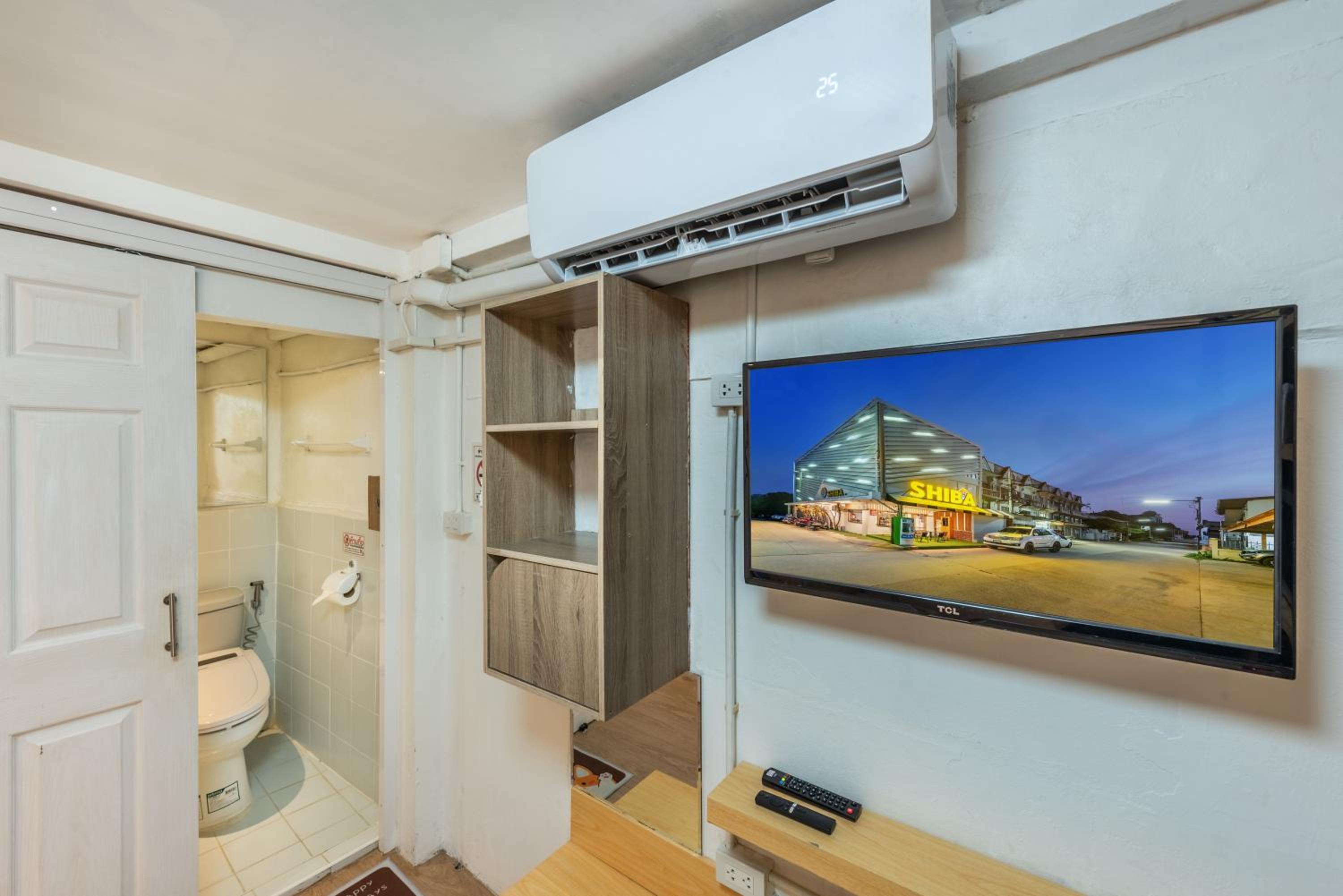 Standard Double Room - Photo 13