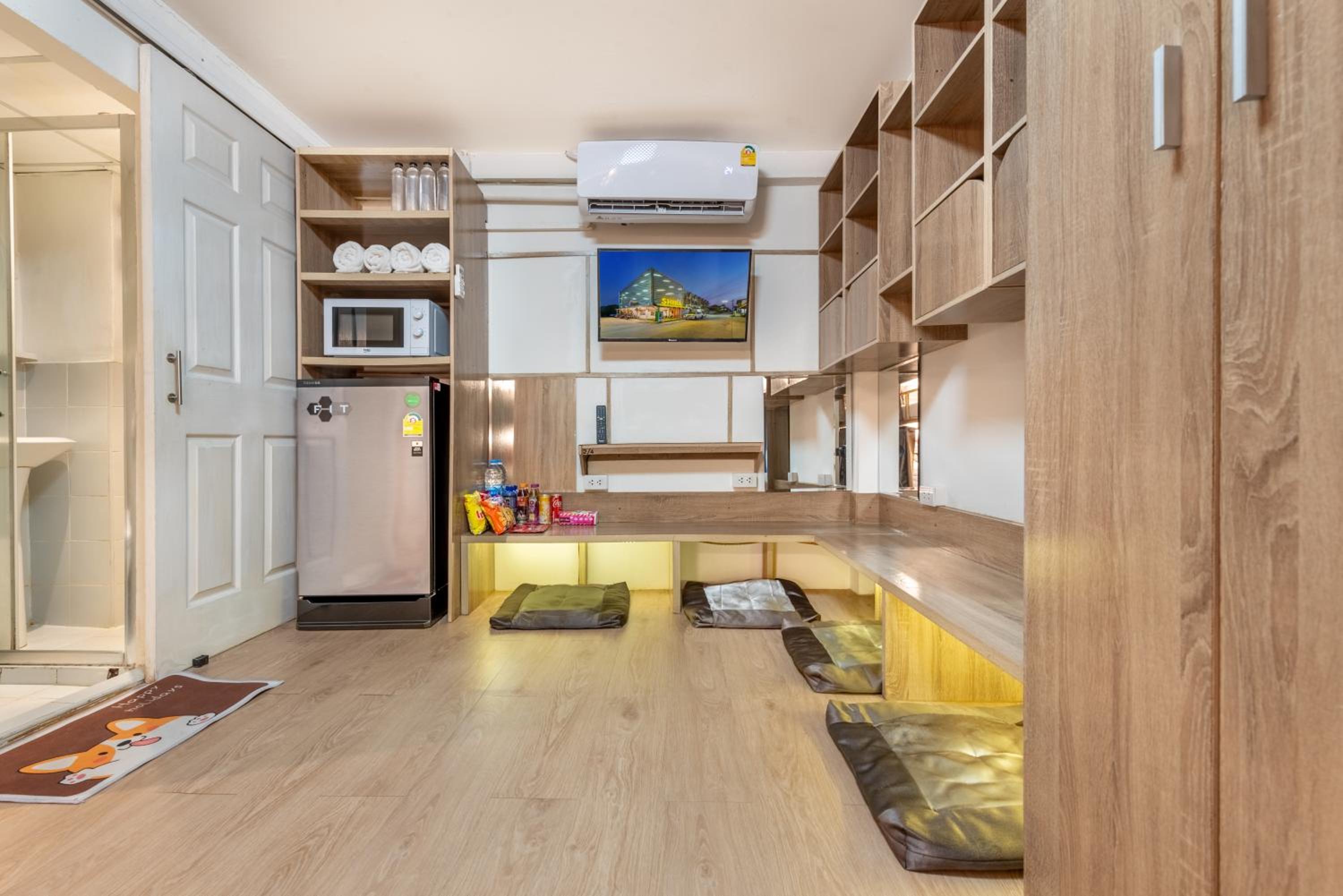 Quadruple Room with Private Bathroom - Photo 2