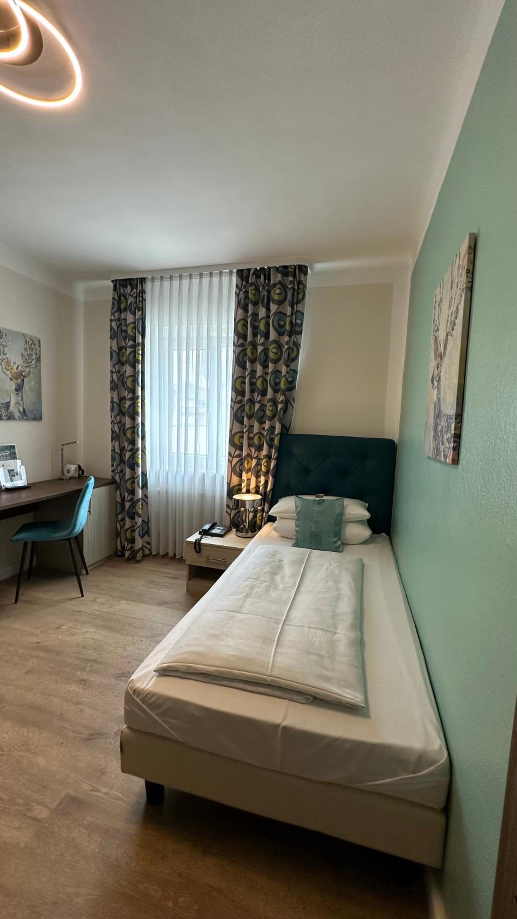 Single Room photo 2