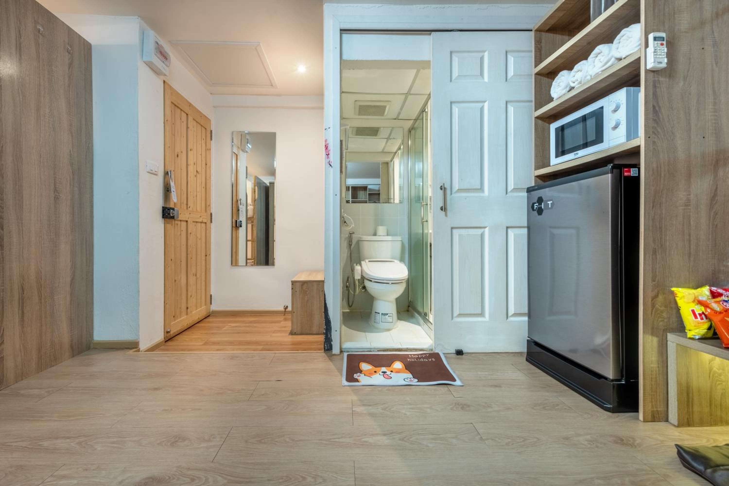 Quadruple Room with Private Bathroom - Photo 15