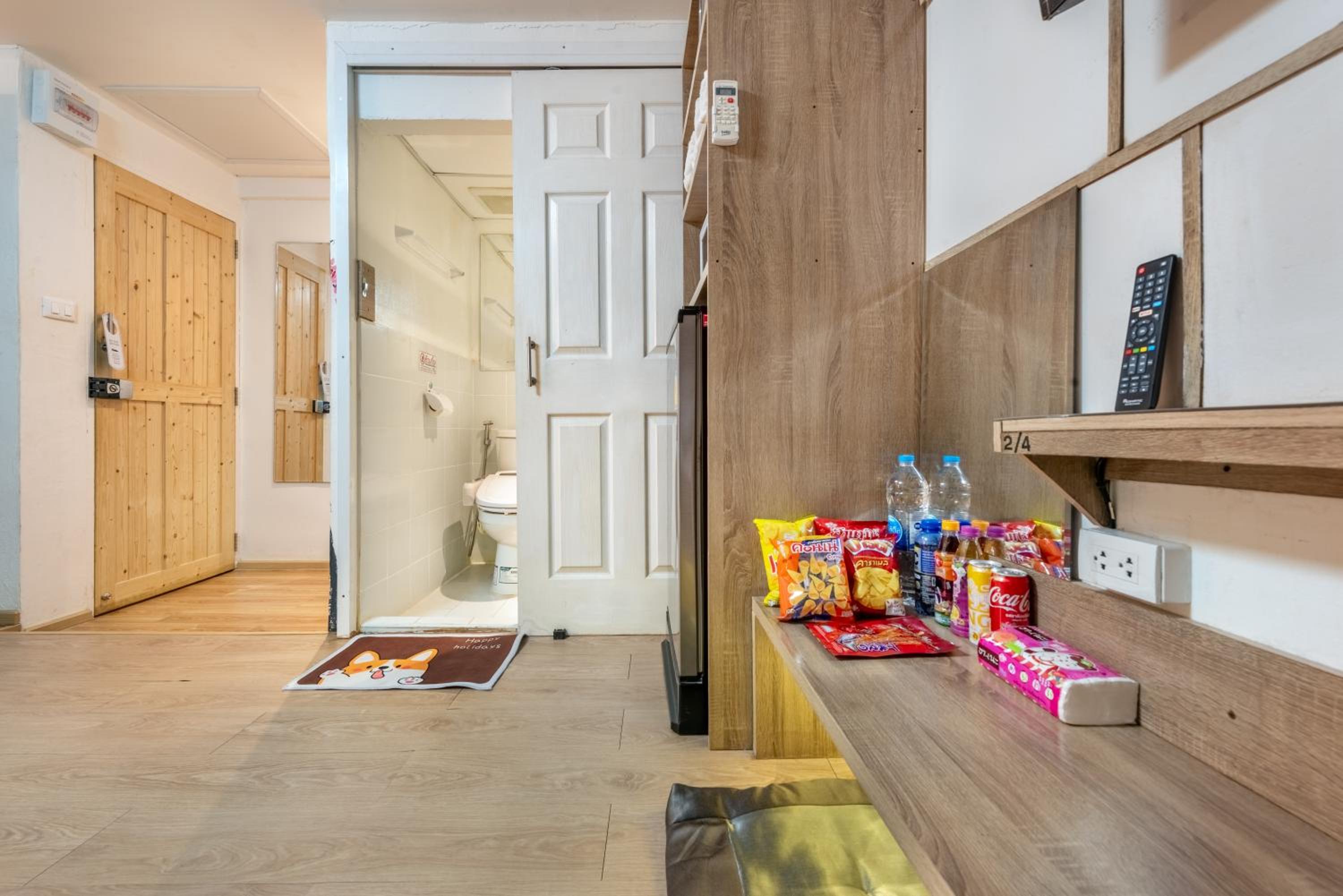 Quadruple Room with Private Bathroom - Photo 13