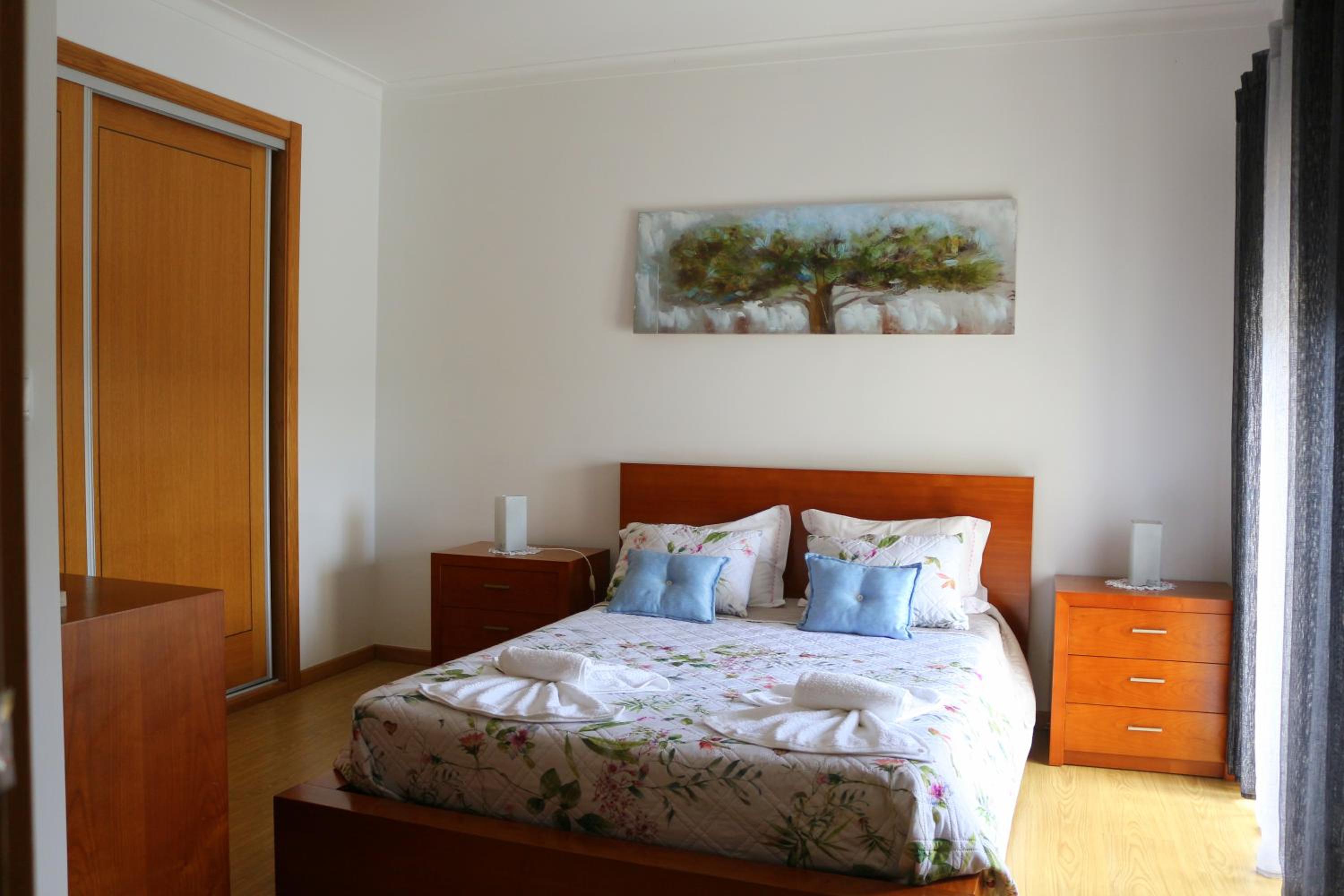 Three-Bedroom House photo 3