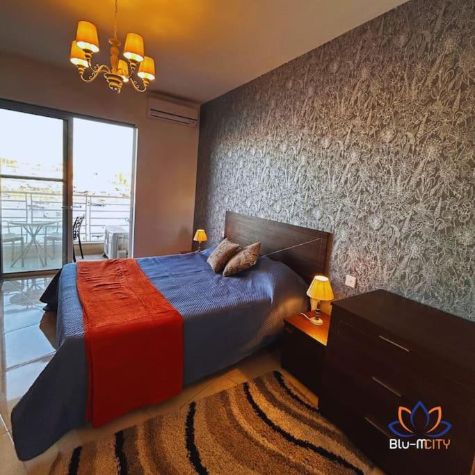 Three-Bedroom Apartment with Sea View photo 1