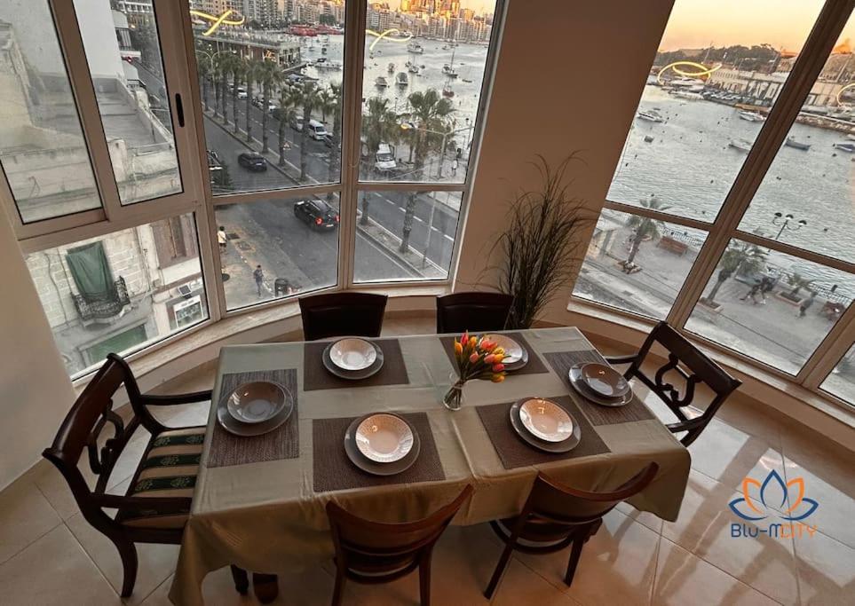 Three-Bedroom Apartment with Sea View photo 2