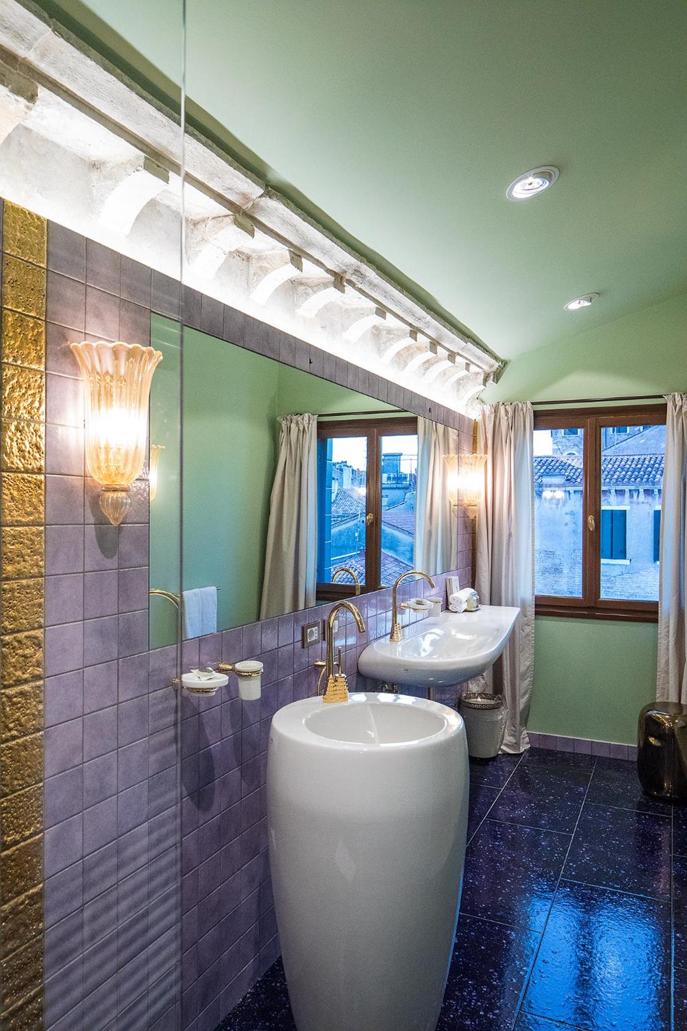 Deluxe Suite photo 3