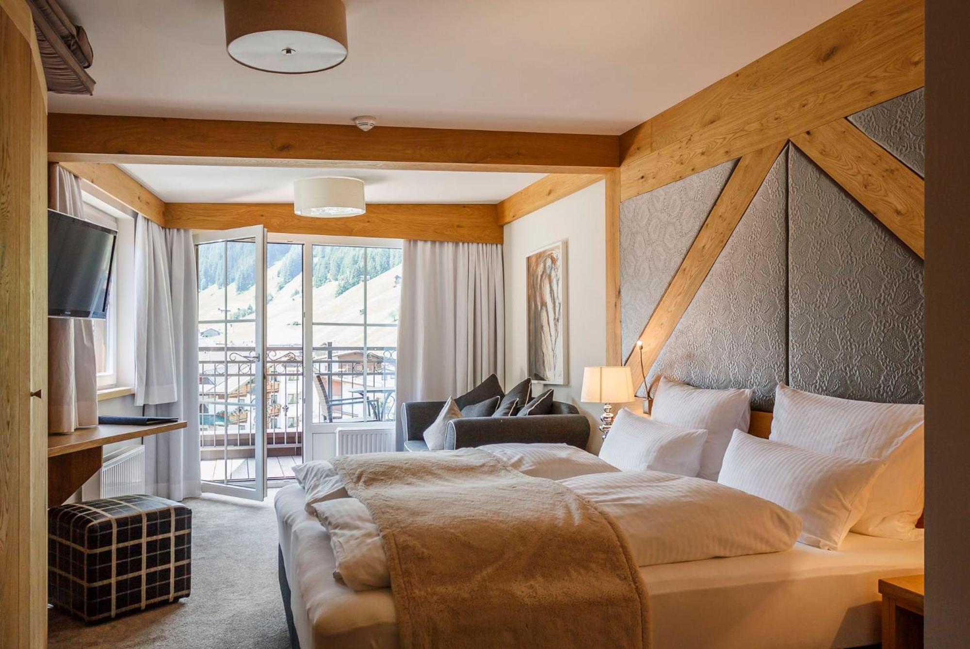 Deluxe Suite with Balcony