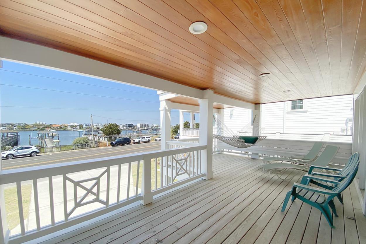 Eight-Bedroom House photo 2