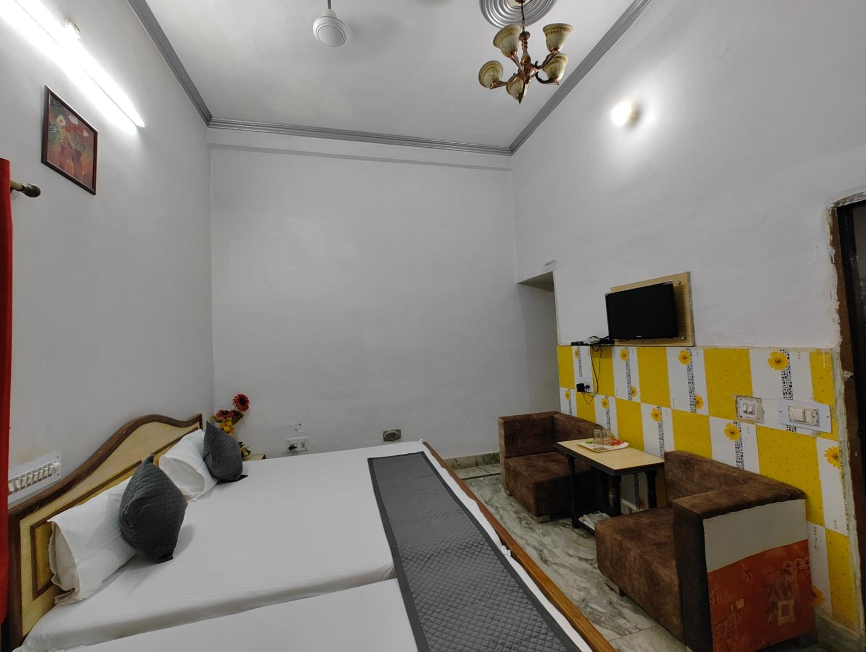 Deluxe Room - Photo 12