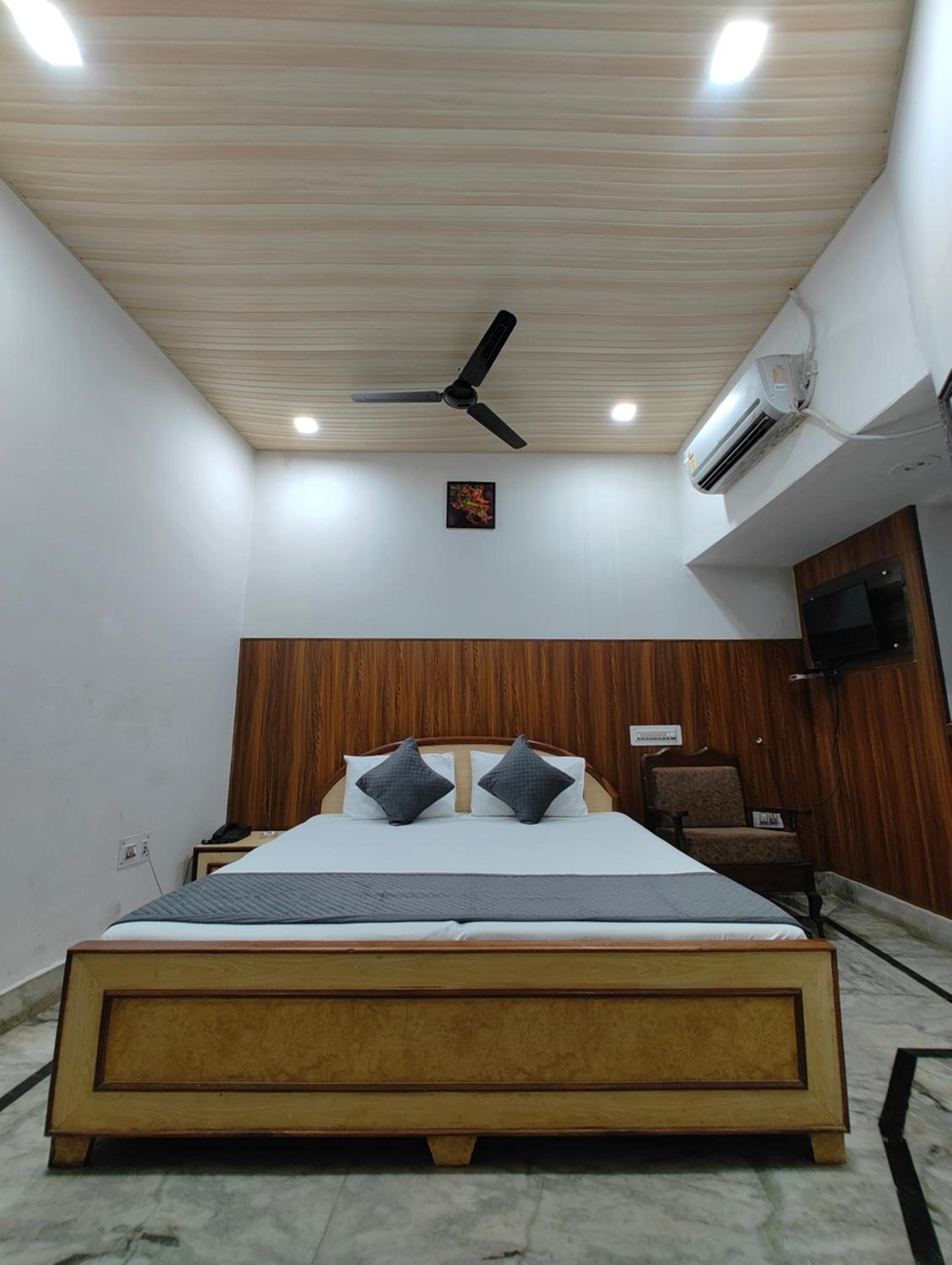Deluxe Room - Photo 10