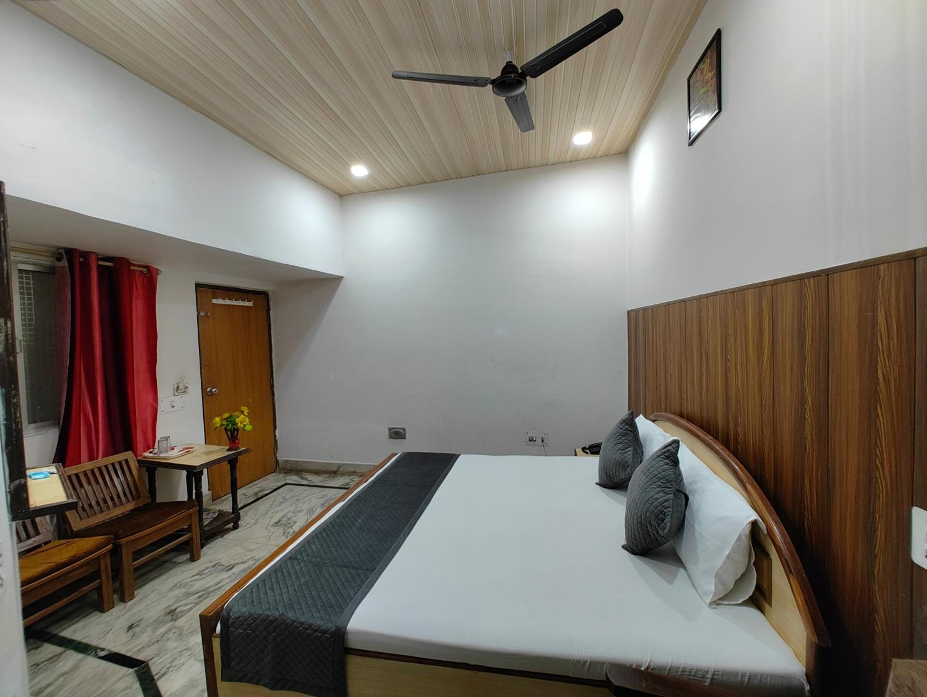 Deluxe Room - Photo 9