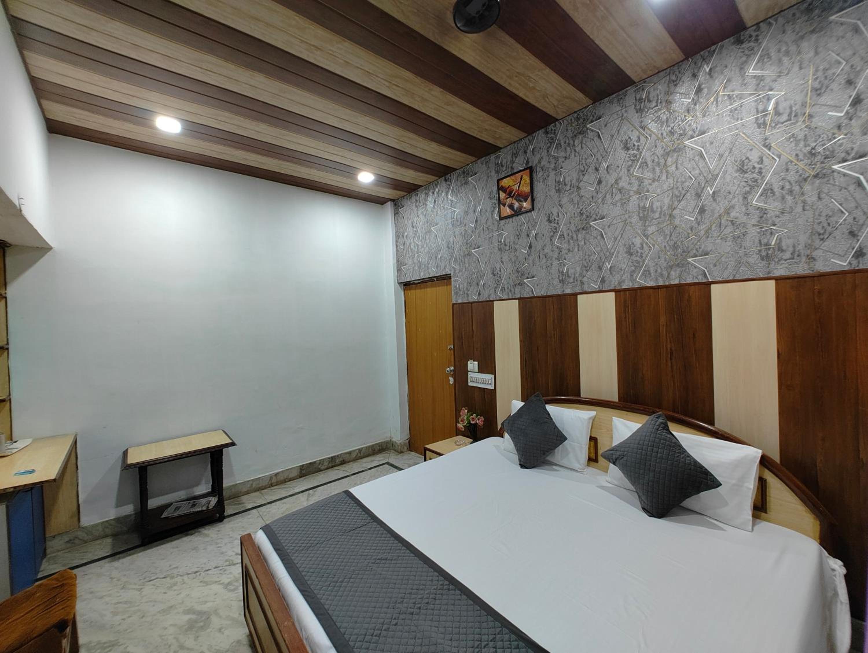 Deluxe Room - Photo 5