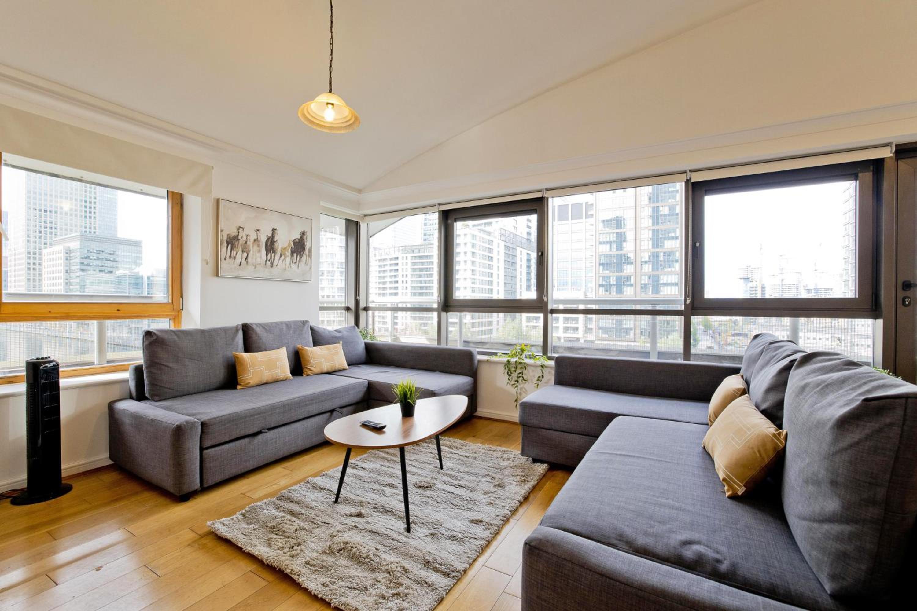 One-Bedroom Apartment photo 1