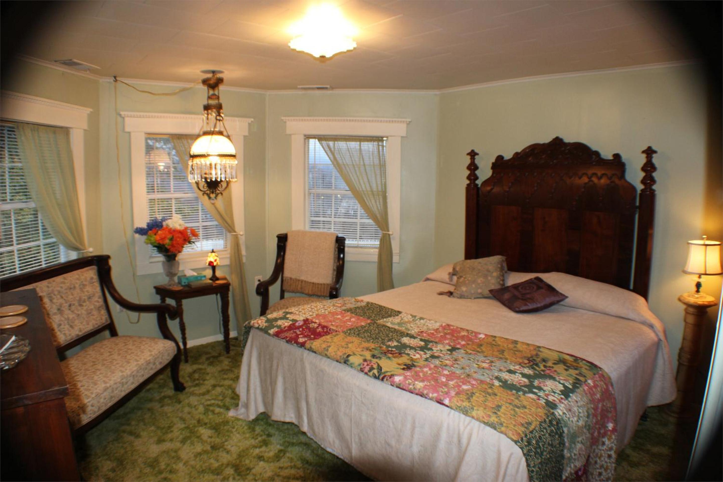 Standard King Room photo 1