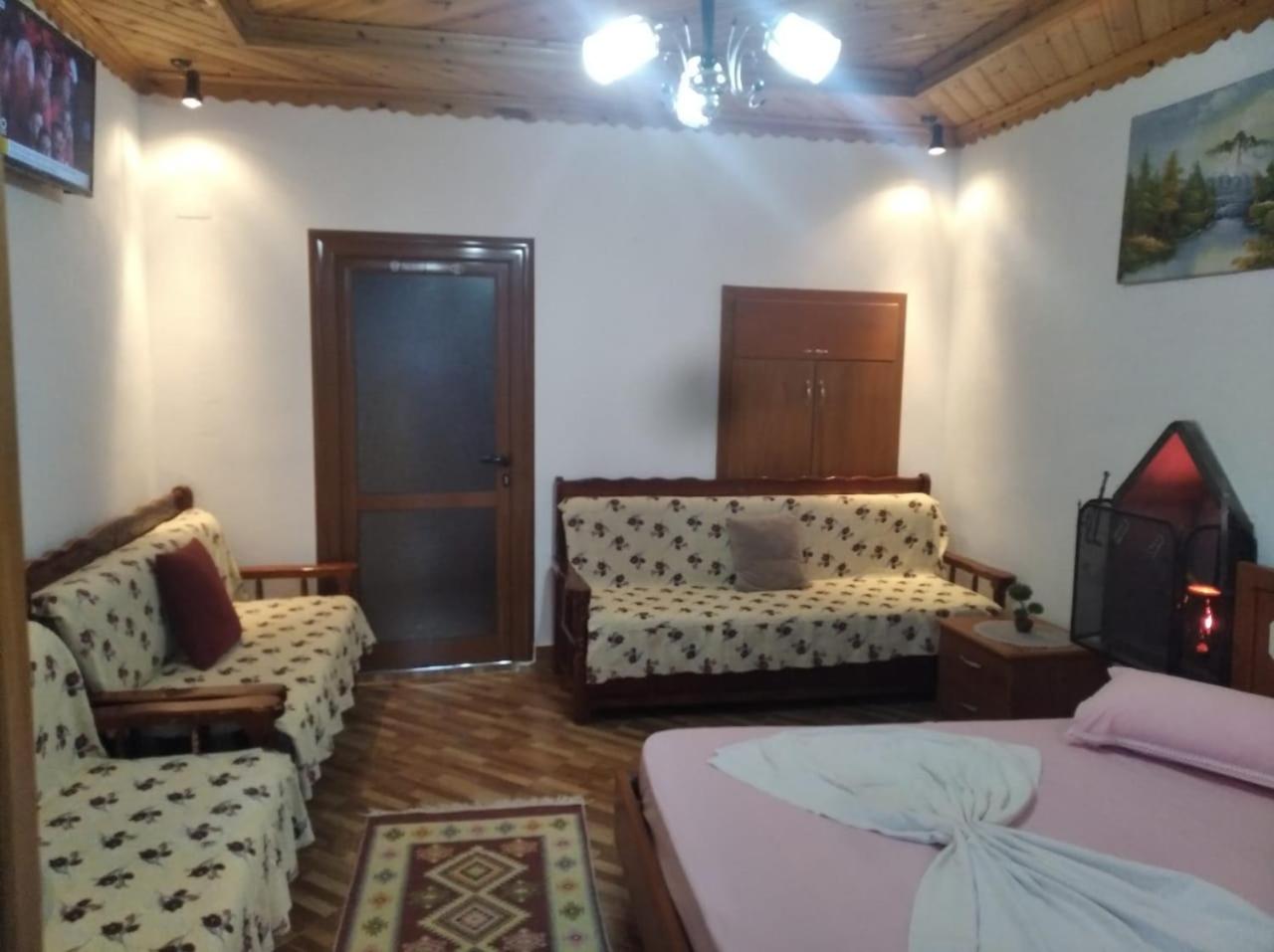 Deluxe Double Room with Extra Bed photo 1