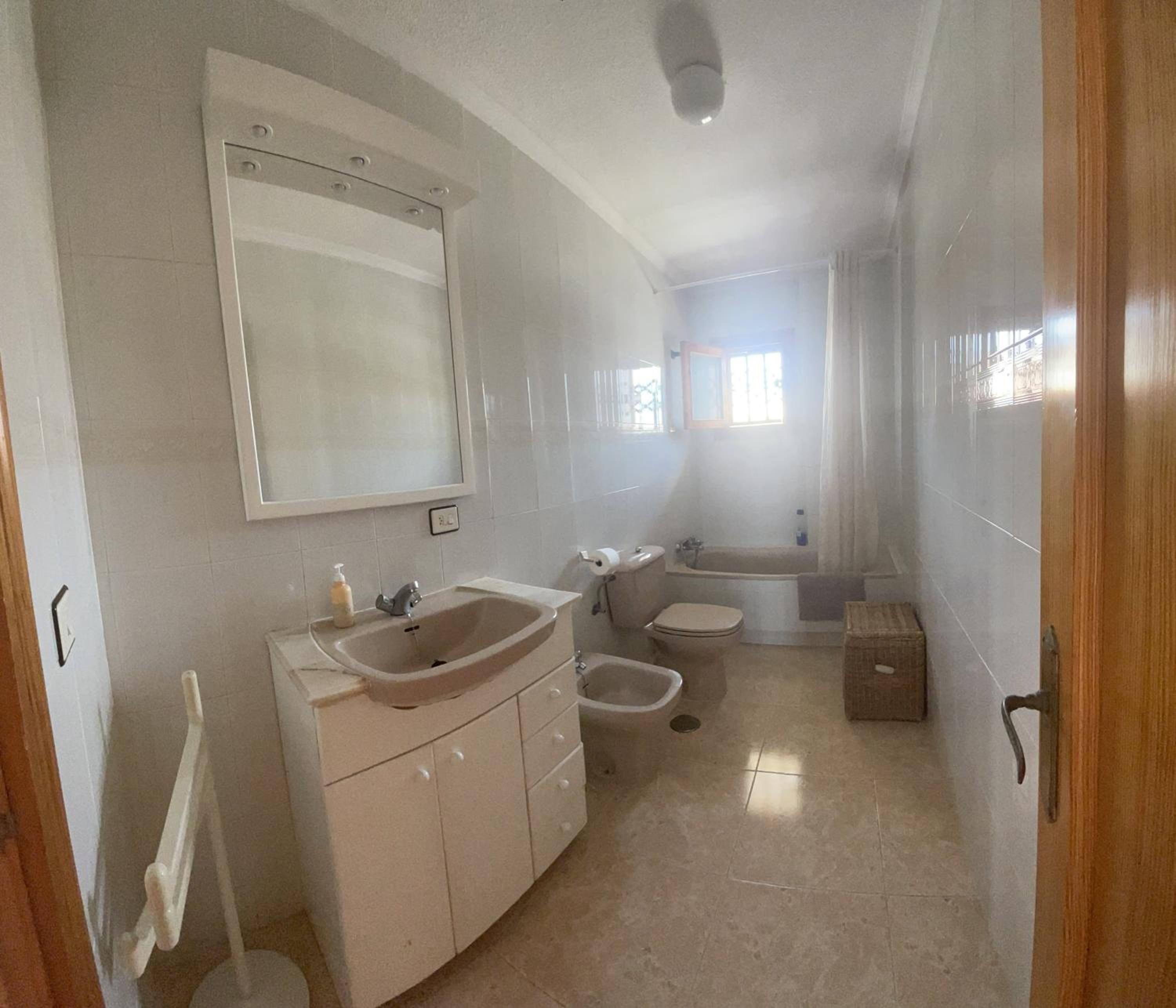 Four-Bedroom House photo 2