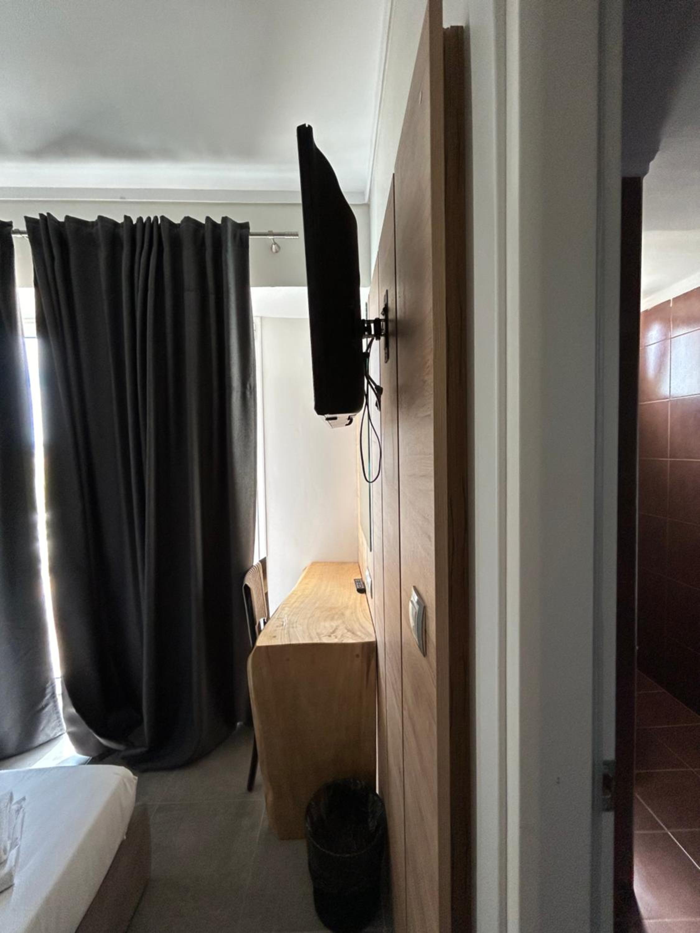  Double or Twin Room with Mountain View - Photo 3