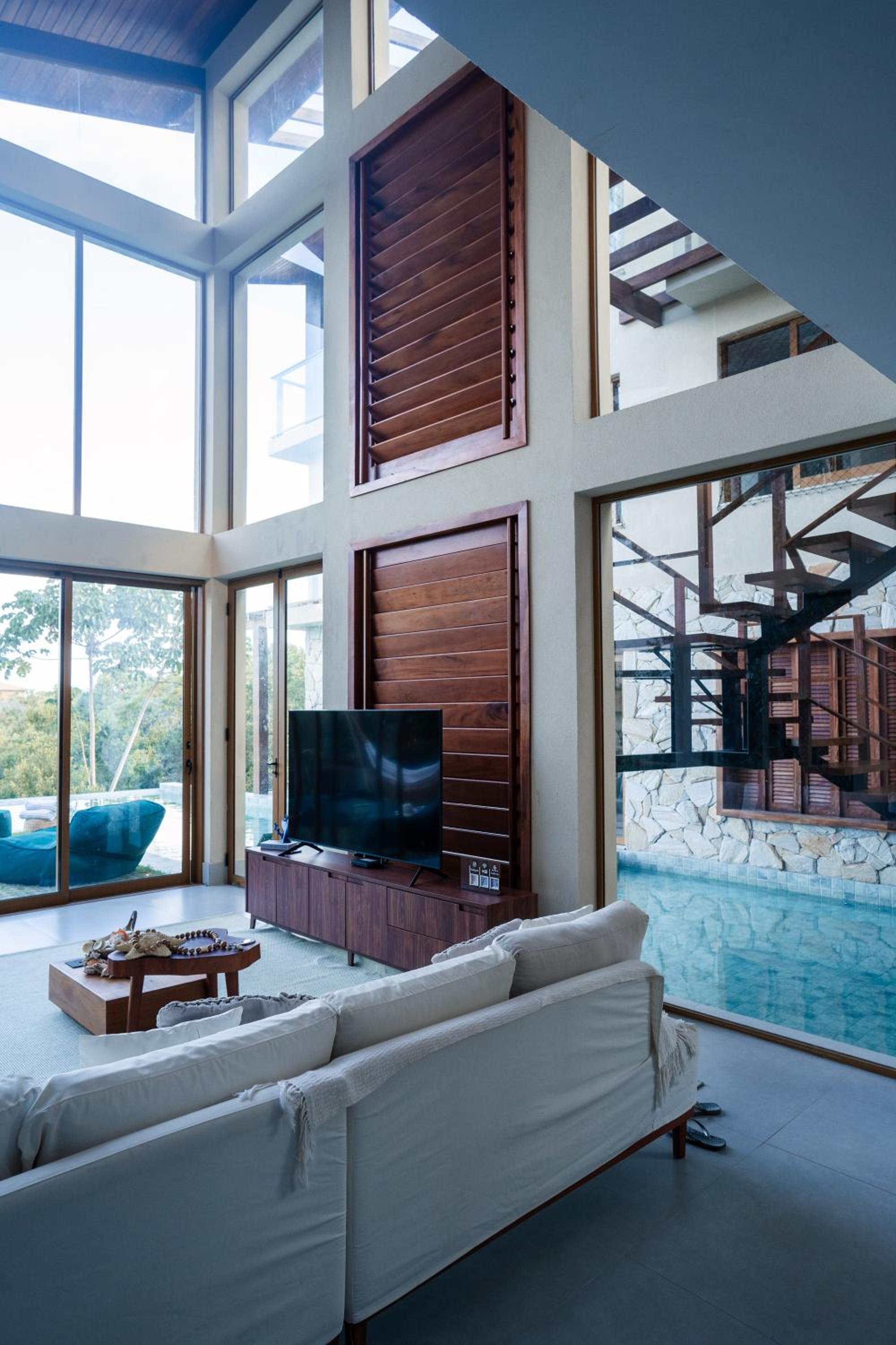 Six-Bedroom House photo 2