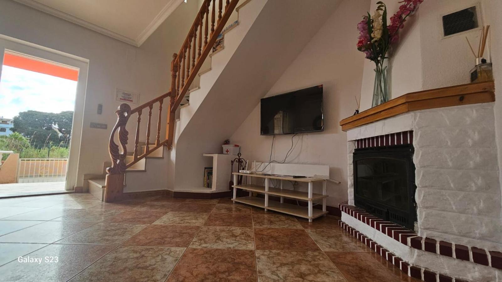Three-Bedroom House photo 3