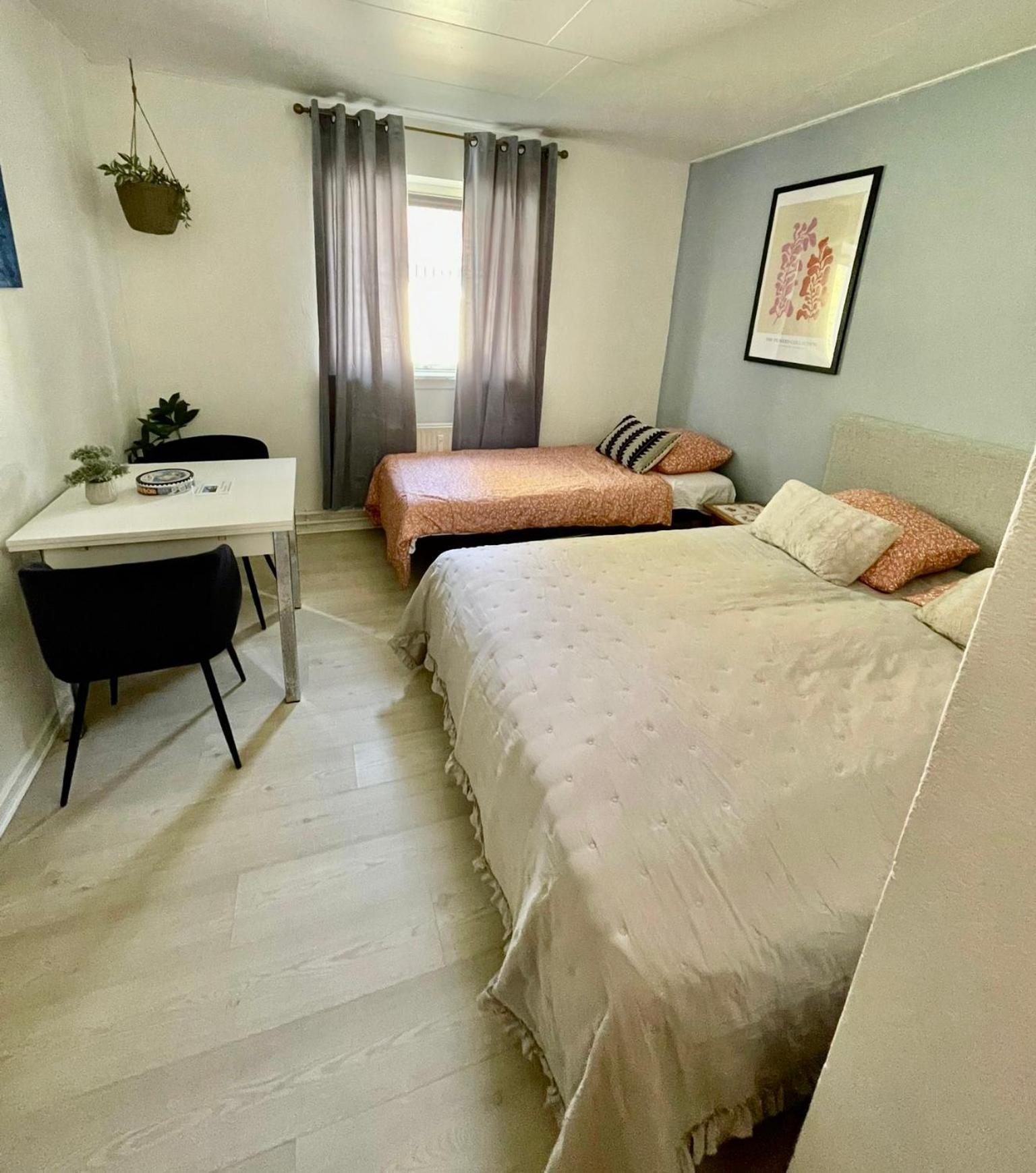 One-Bedroom Apartment photo 1