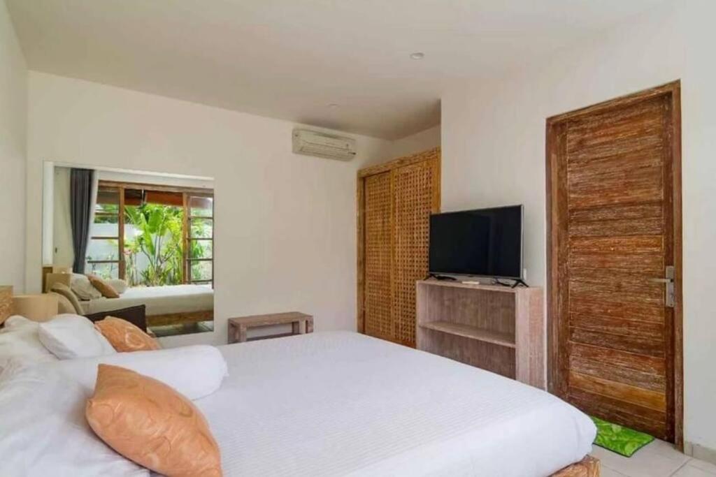 Three-Bedroom Villa photo 3