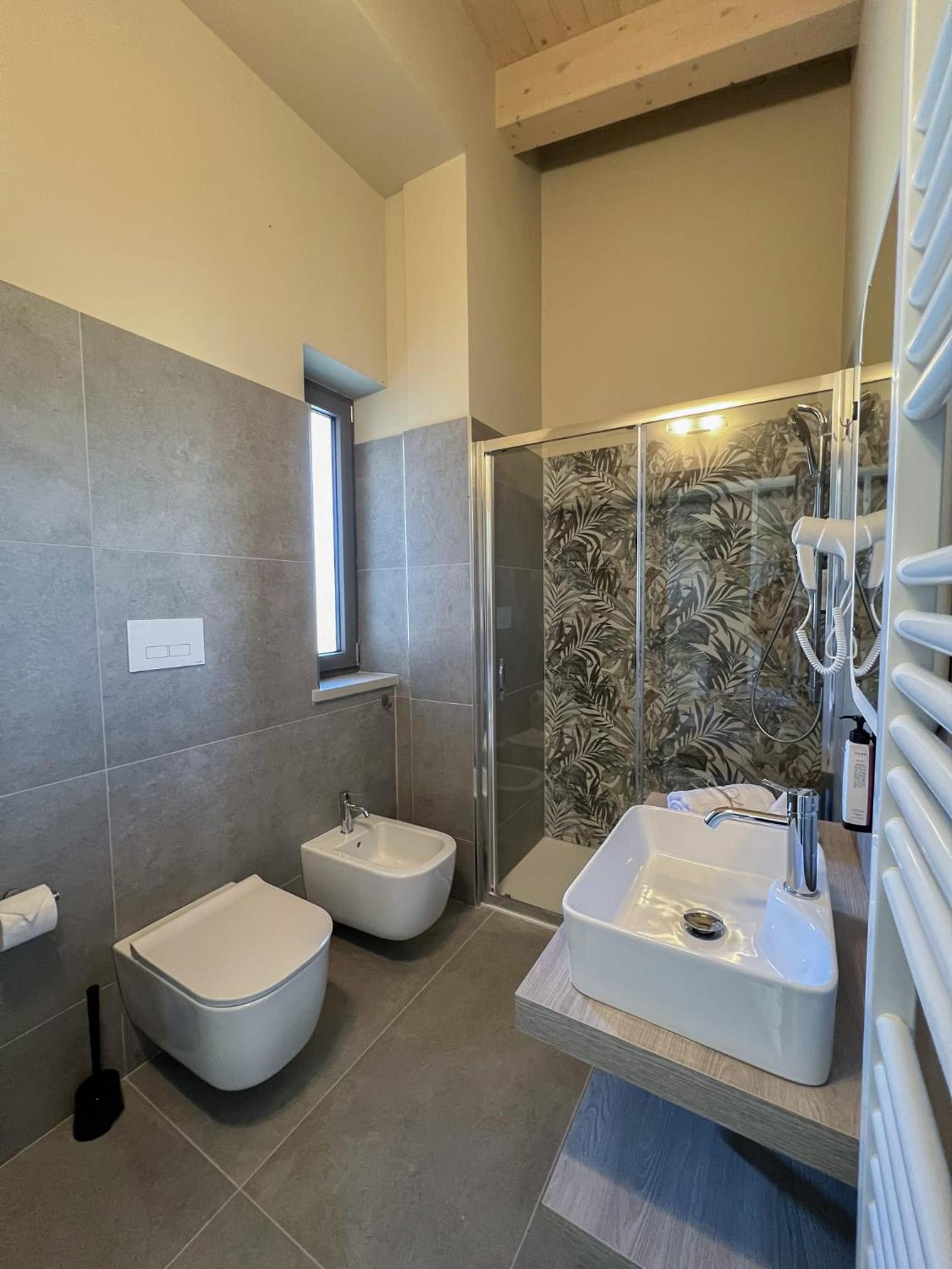 Large Double Room photo 2