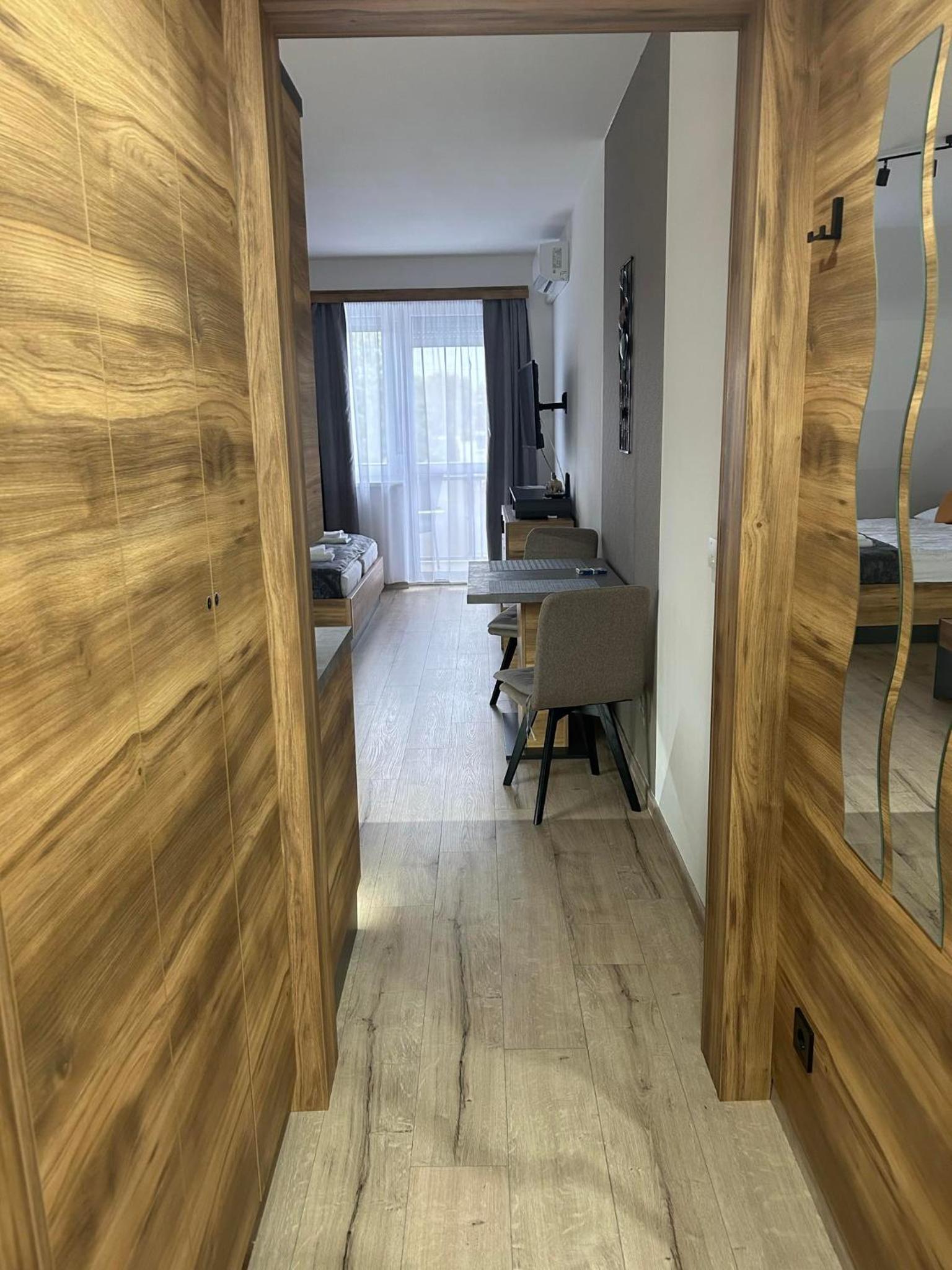One-Bedroom Apartment photo 3