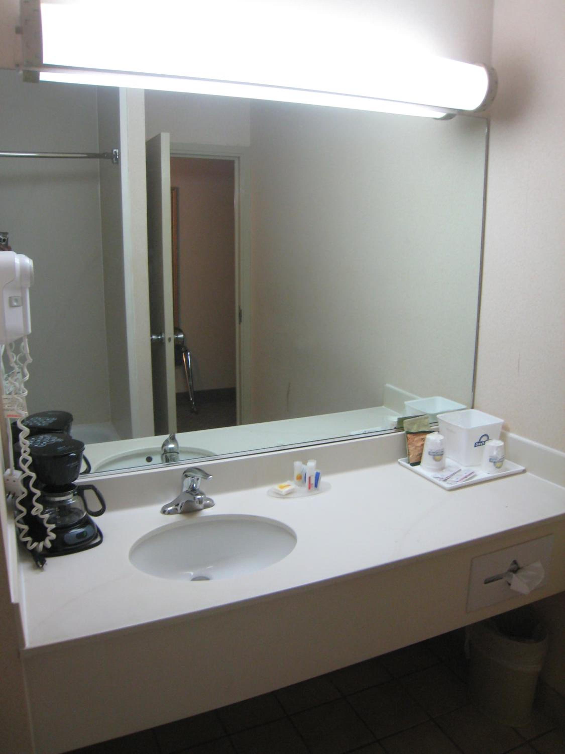 Standard King Room - Non-Smoking  - Photo 3