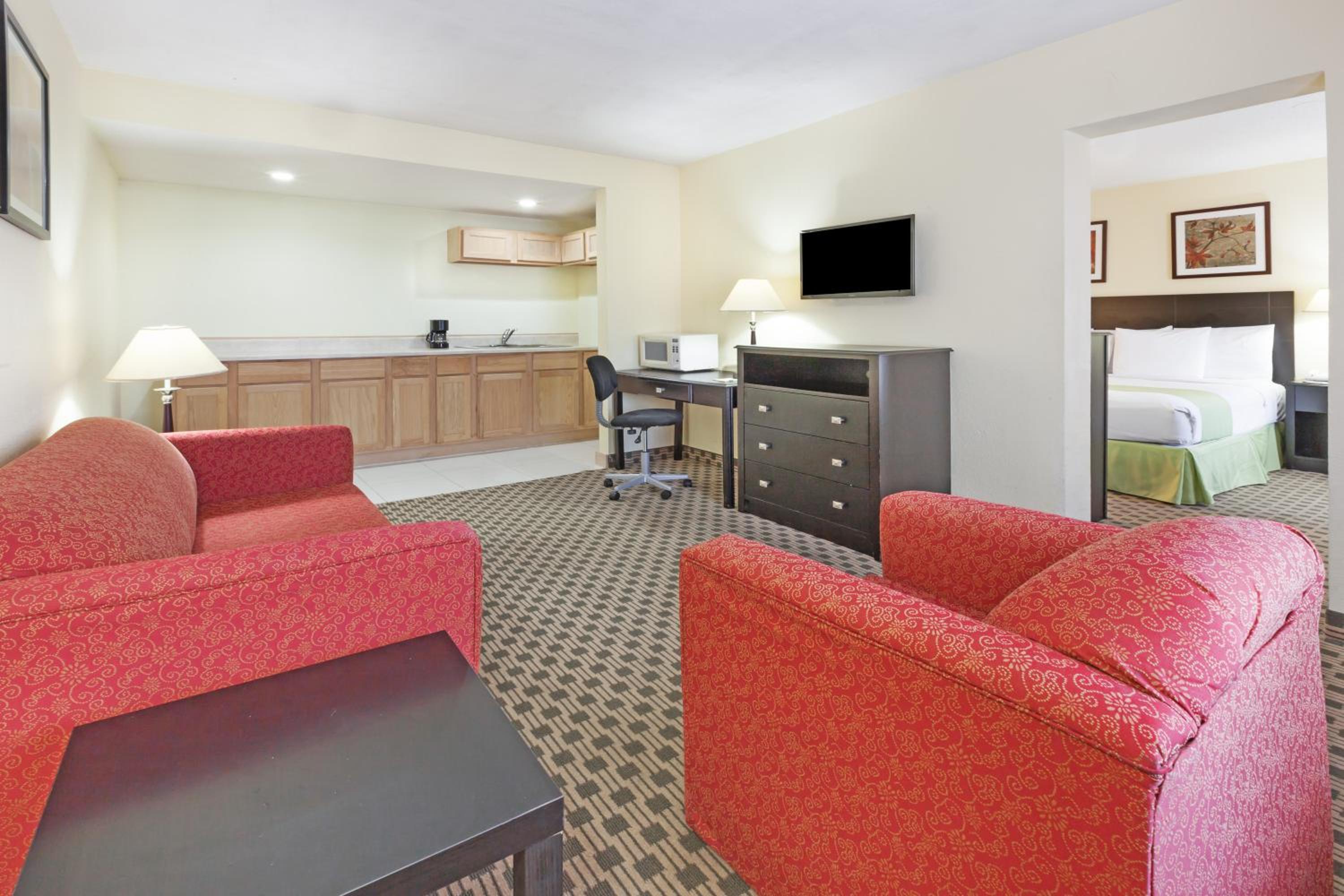 One-Bedroom Queen Suite - Non-Smoking photo 1