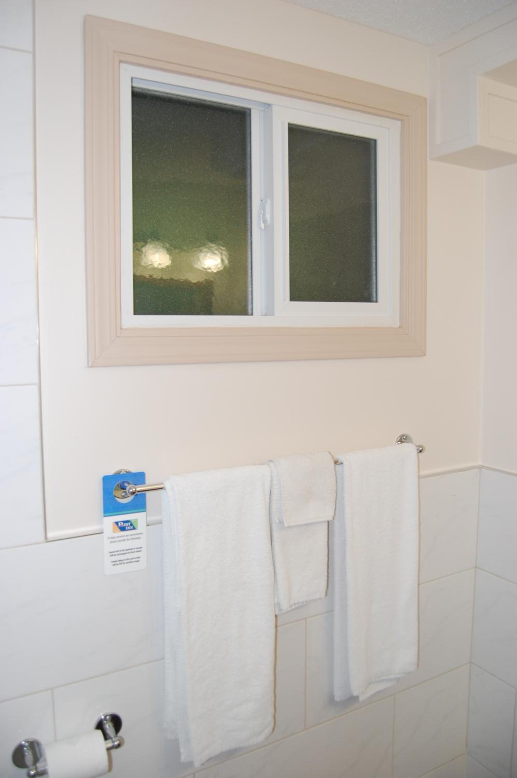 Deluxe Queen Room with Kitchenette photo 3