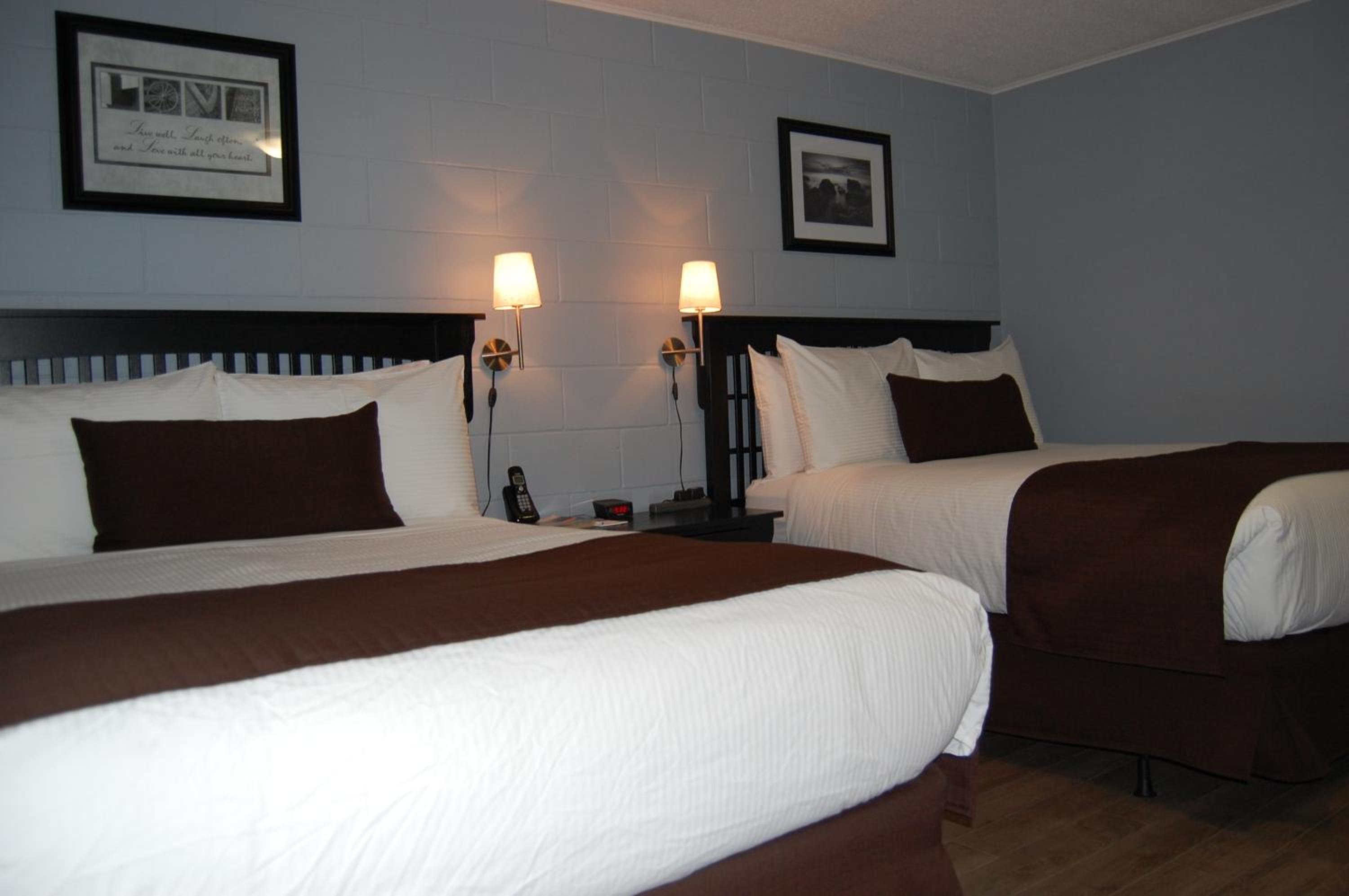 Double Room with Two Double Beds photo 3