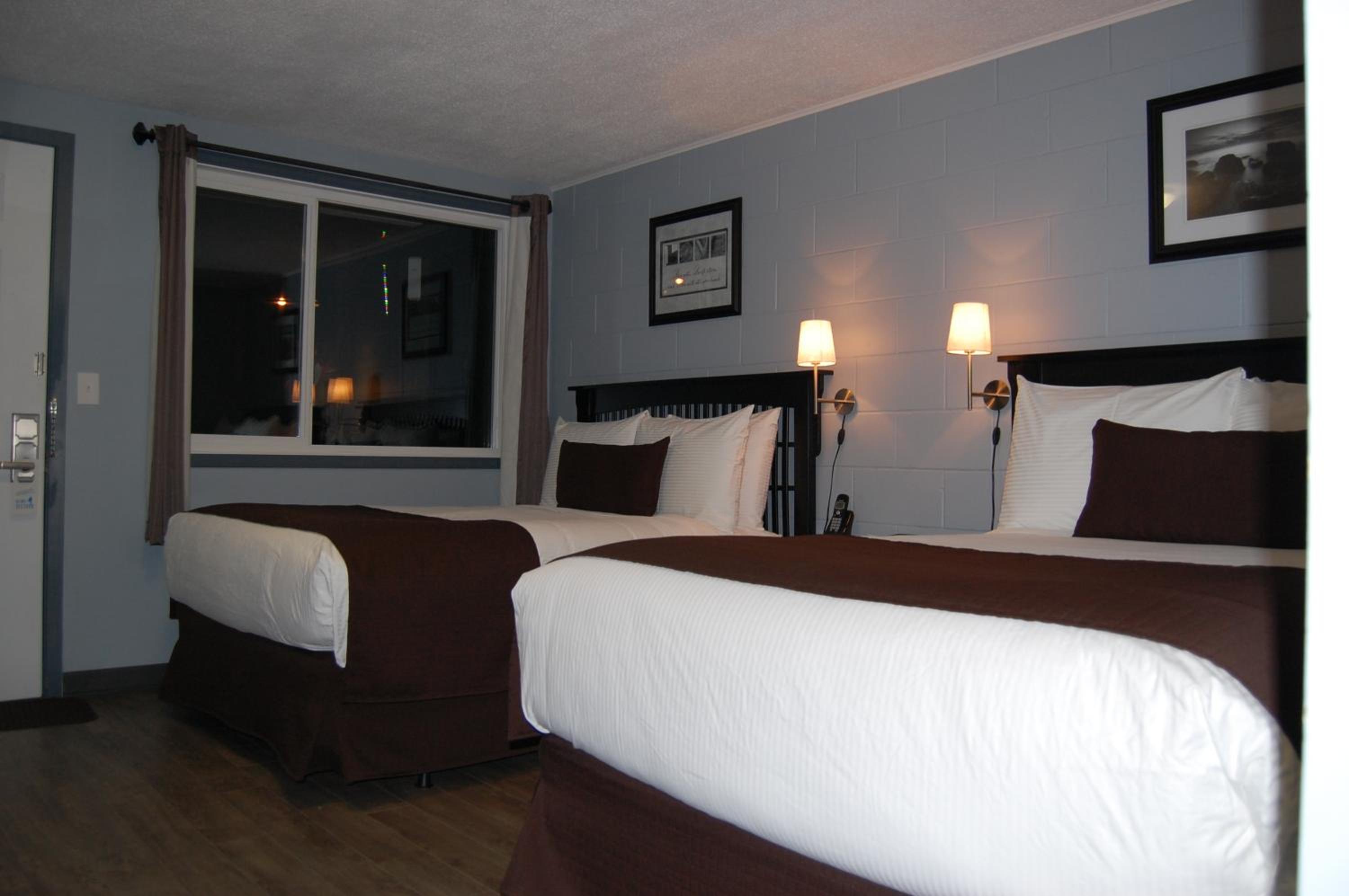 Double Room with Two Double Beds photo 2