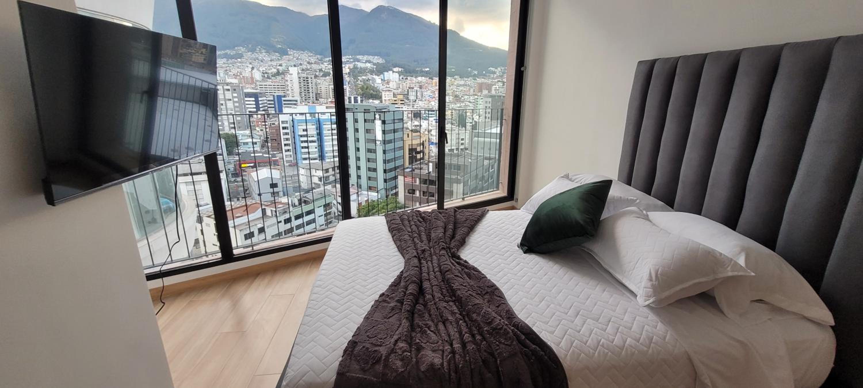 One-Bedroom Apartment photo 1