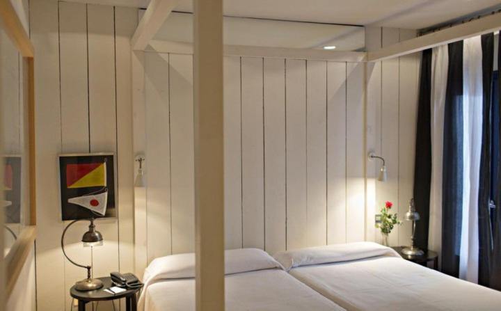 Standard Twin Room - Photo 2