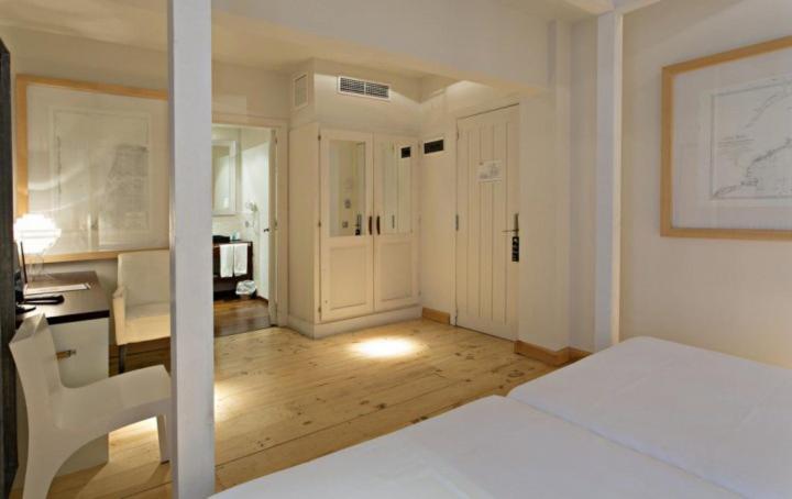 Standard Twin Room - Photo 3